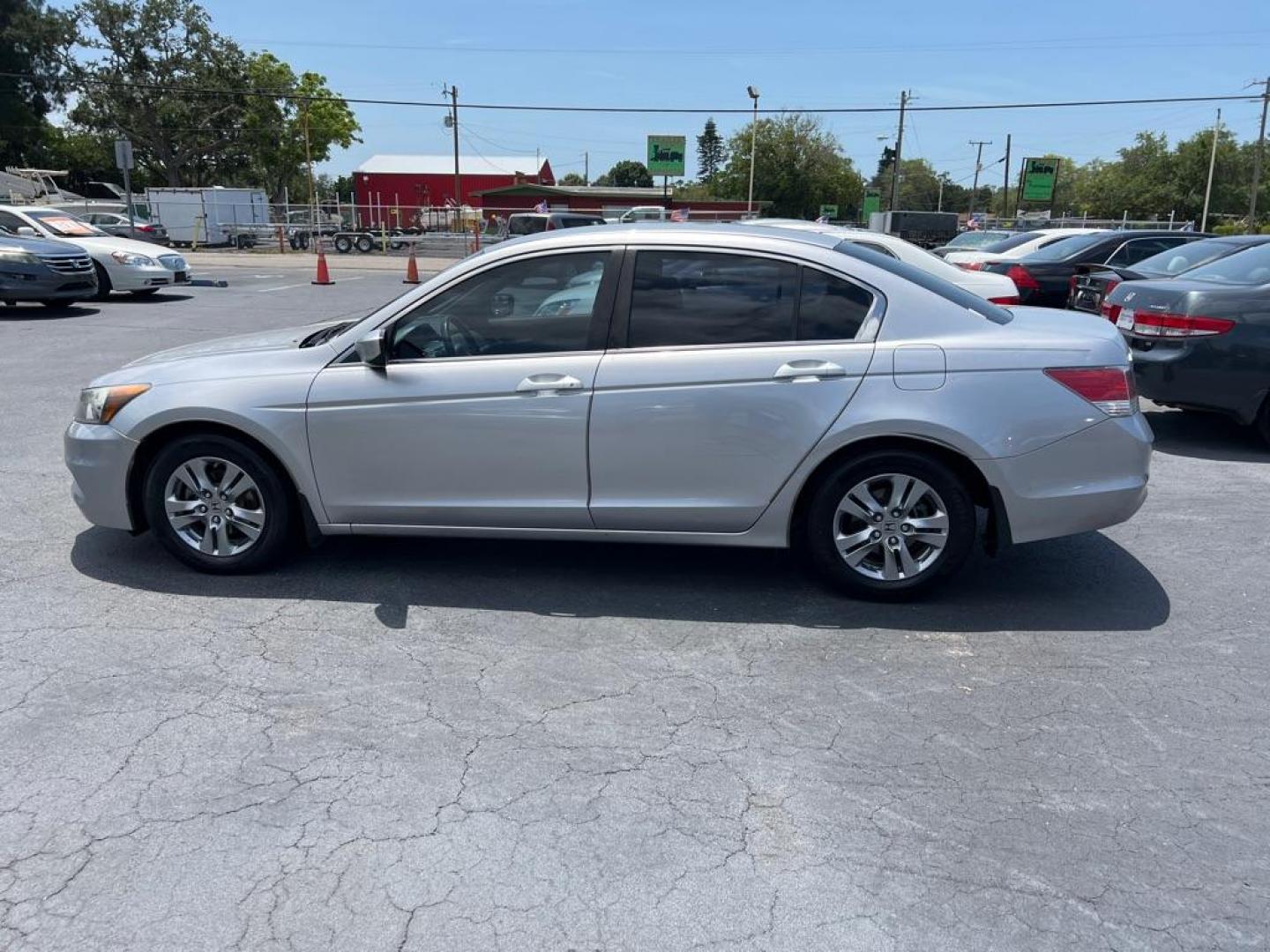 2011 SILVER HONDA ACCORD SE (1HGCP2F67BA) with an 2.4L engine, Automatic transmission, located at 2929 9th St. West, Bradenton, 34205, (941) 242-2810, 27.473591, -82.570679 - Photo#4