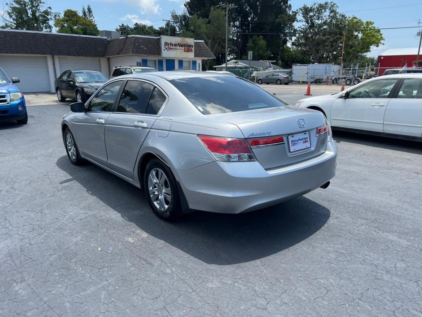 2011 SILVER HONDA ACCORD SE (1HGCP2F67BA) with an 2.4L engine, Automatic transmission, located at 2929 9th St. West, Bradenton, 34205, (941) 242-2810, 27.473591, -82.570679 - Photo#5