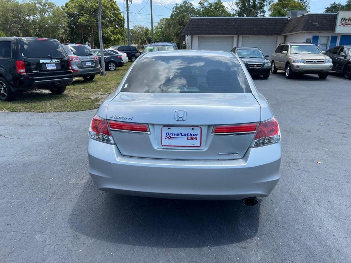 2011 SILVER HONDA ACCORD SE (1HGCP2F67BA) with an 2.4L engine, Automatic transmission, located at 2929 9th St. West, Bradenton, 34205, (941) 242-2810, 27.473591, -82.570679 - Photo#6