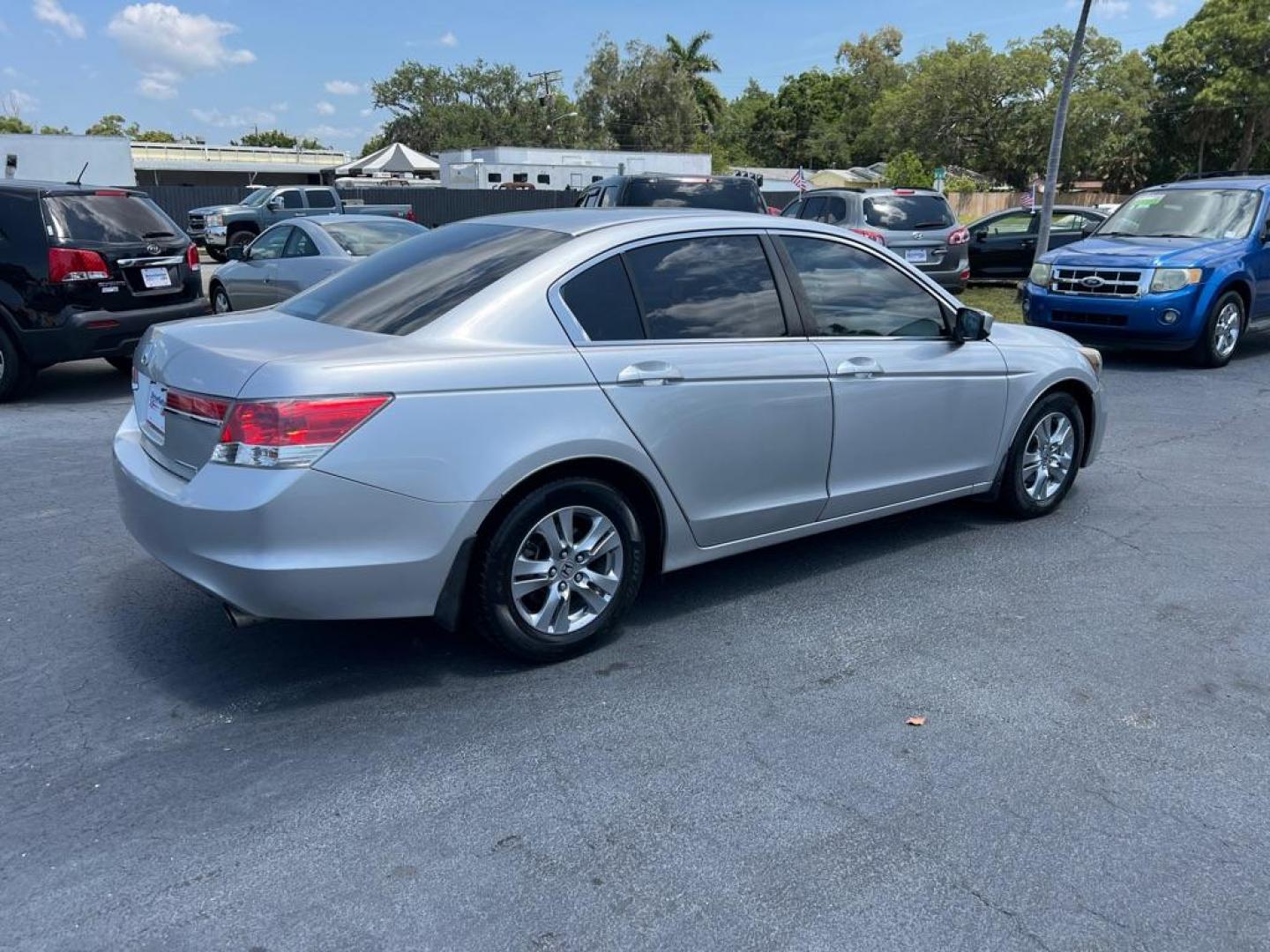 2011 SILVER HONDA ACCORD SE (1HGCP2F67BA) with an 2.4L engine, Automatic transmission, located at 2929 9th St. West, Bradenton, 34205, (941) 242-2810, 27.473591, -82.570679 - Photo#7