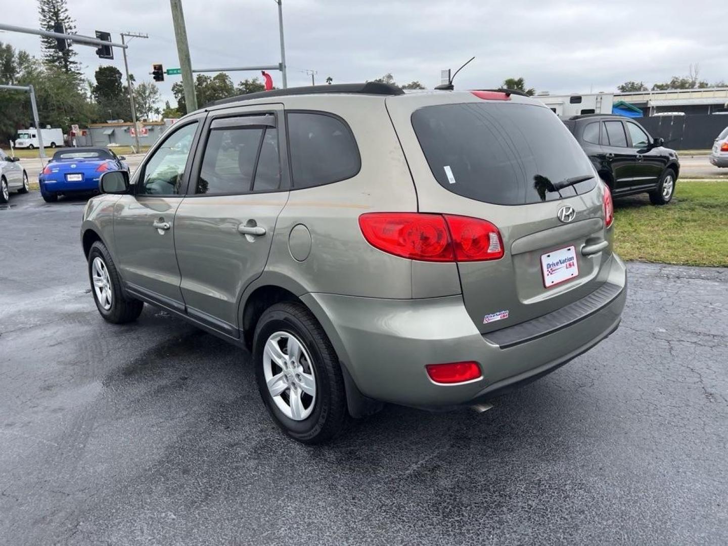 2012 GRAY HYUNDAI SANTA FE GLS (5XYZG3AB7CG) with an 2.4L engine, Automatic transmission, located at 2929 9th St. West, Bradenton, 34205, (941) 242-2810, 27.473591, -82.570679 - Photo#2