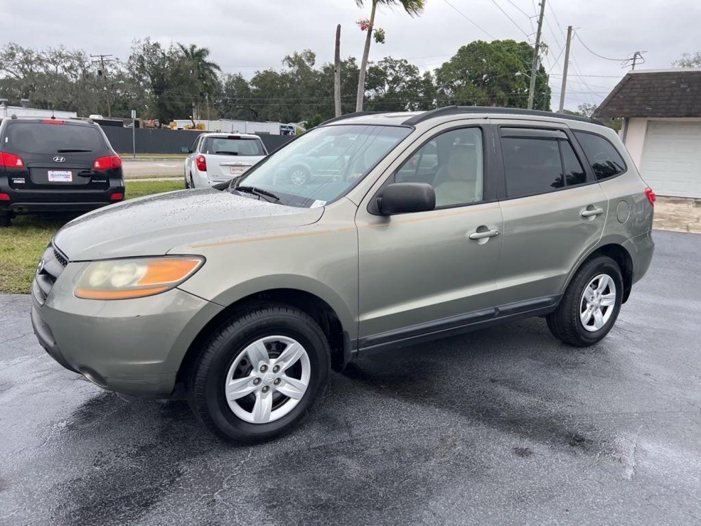 2012 GRAY HYUNDAI SANTA FE GLS (5XYZG3AB7CG) with an 2.4L engine, Automatic transmission, located at 2929 9th St. West, Bradenton, 34205, (941) 242-2810, 27.473591, -82.570679 - Photo#4