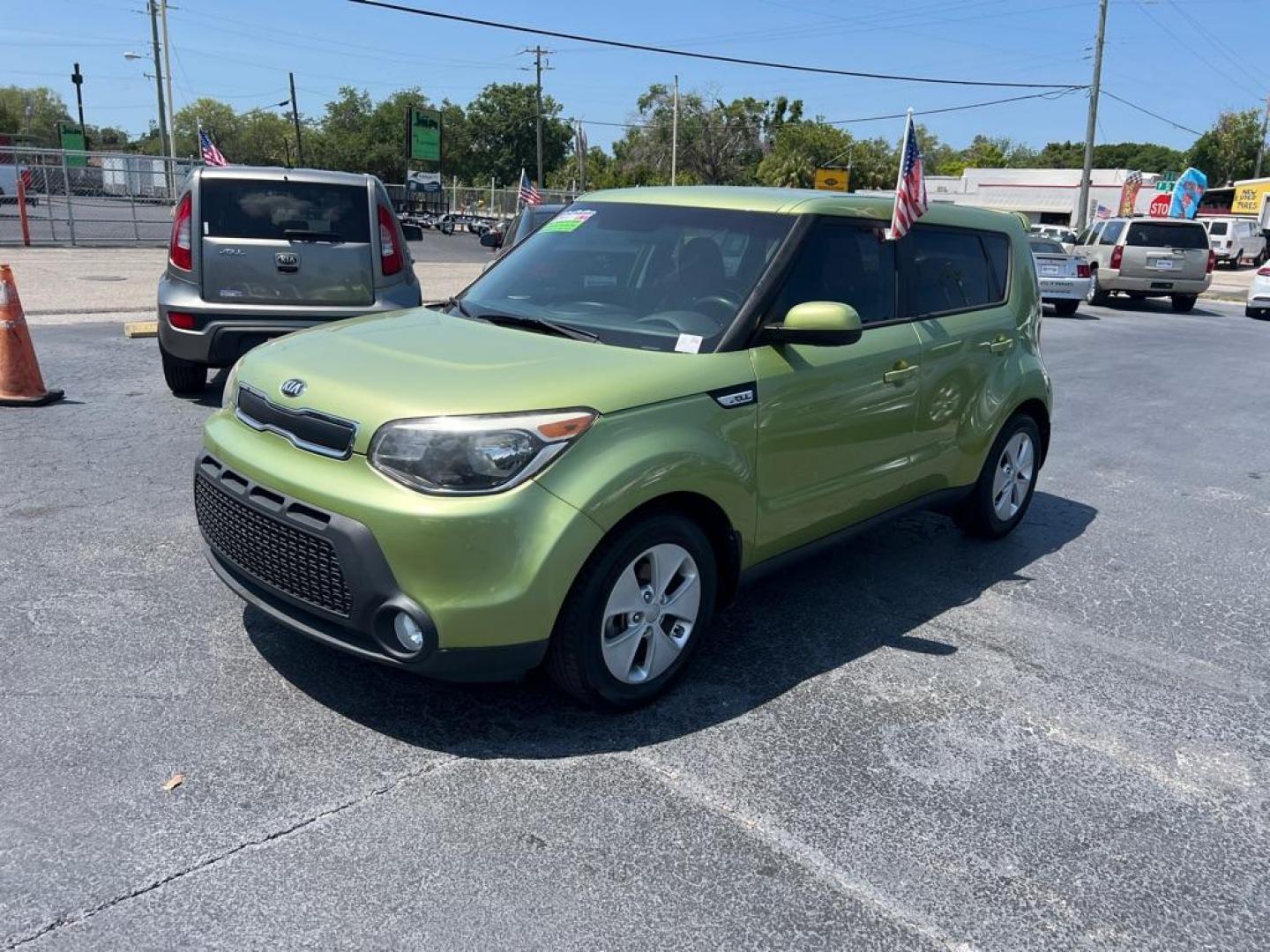 2015 GREEN KIA SOUL + (KNDJN2A24F7) with an 1.6L engine, Automatic transmission, located at 2929 9th St. West, Bradenton, 34205, (941) 242-2810, 27.473591, -82.570679 - Photo#3