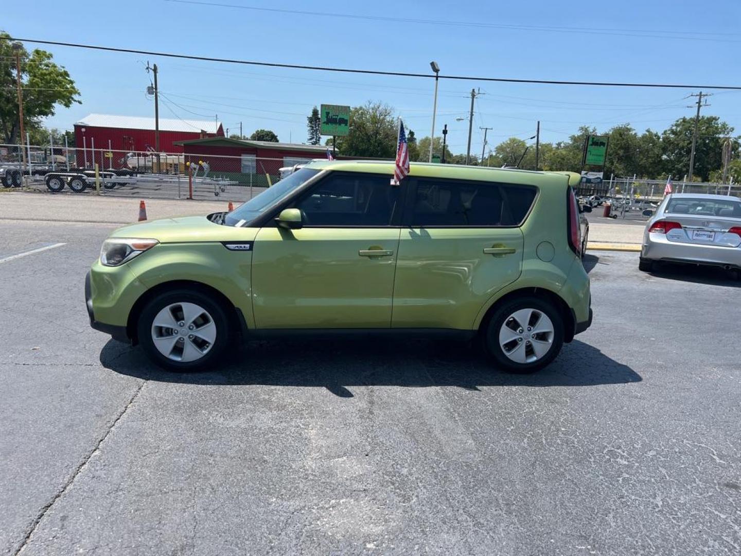 2015 GREEN KIA SOUL + (KNDJN2A24F7) with an 1.6L engine, Automatic transmission, located at 2929 9th St. West, Bradenton, 34205, (941) 242-2810, 27.473591, -82.570679 - Photo#4