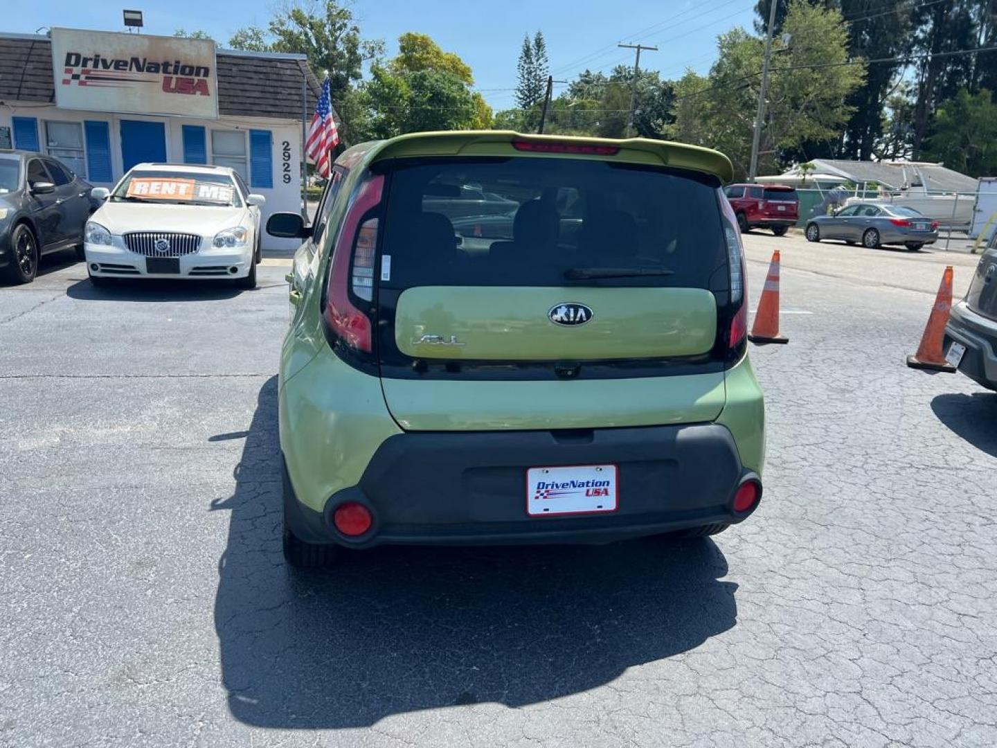 2015 GREEN KIA SOUL + (KNDJN2A24F7) with an 1.6L engine, Automatic transmission, located at 2929 9th St. West, Bradenton, 34205, (941) 242-2810, 27.473591, -82.570679 - Photo#5