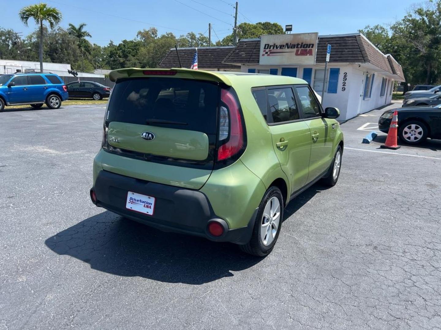 2015 GREEN KIA SOUL + (KNDJN2A24F7) with an 1.6L engine, Automatic transmission, located at 2929 9th St. West, Bradenton, 34205, (941) 242-2810, 27.473591, -82.570679 - Photo#6