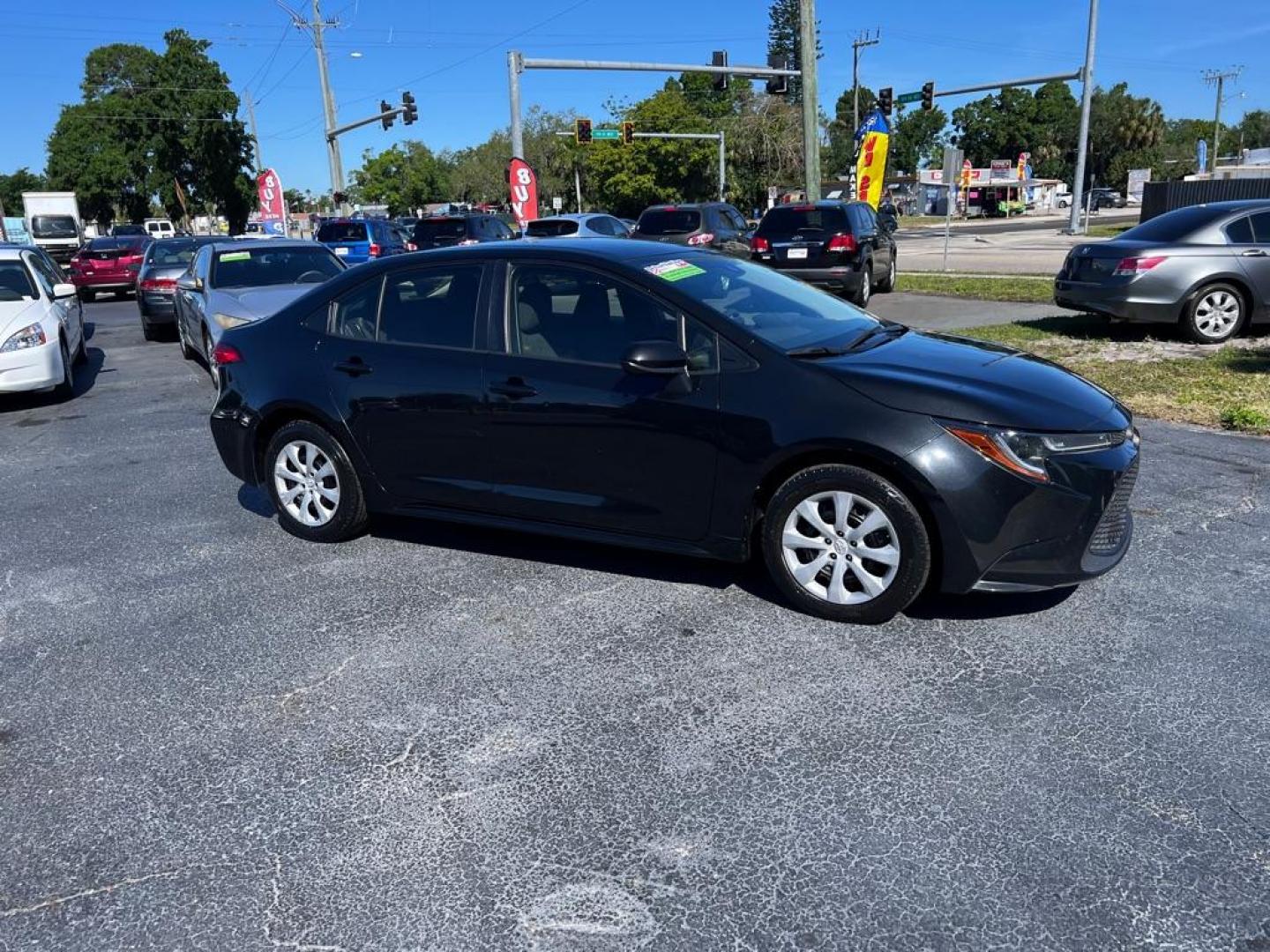 2020 BLACK TOYOTA COROLLA LE (JTDEPRAE5LJ) with an 1.8L engine, Continuously Variable transmission, located at 2929 9th St. West, Bradenton, 34205, (941) 242-2810, 27.473591, -82.570679 - Photo#2