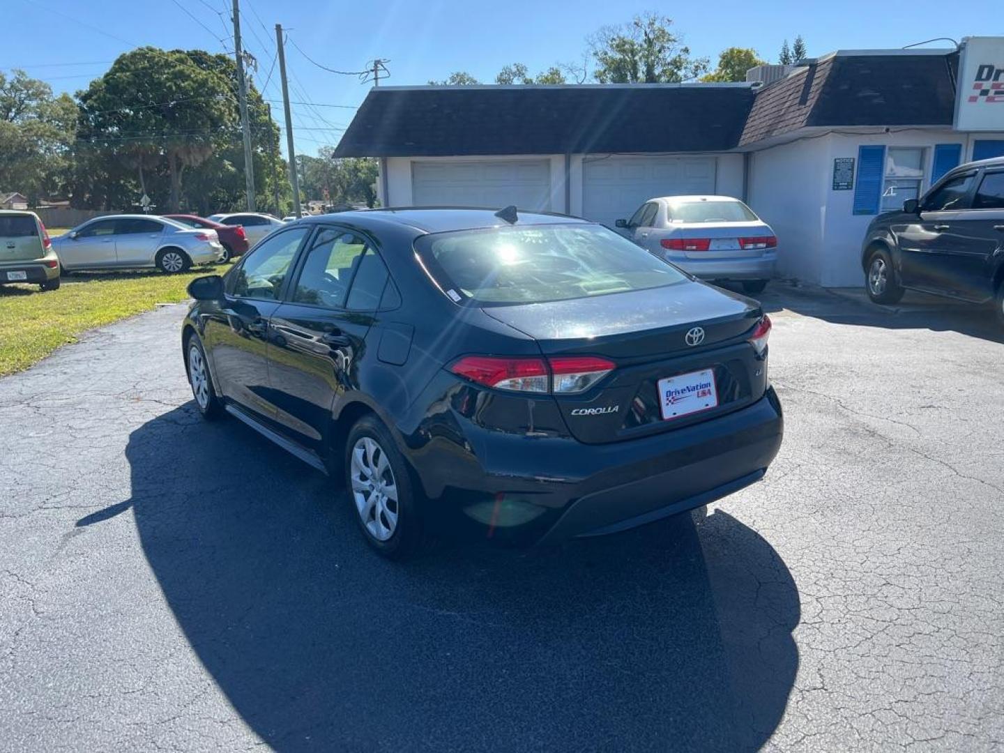 2020 BLACK TOYOTA COROLLA LE (JTDEPRAE5LJ) with an 1.8L engine, Continuously Variable transmission, located at 2929 9th St. West, Bradenton, 34205, (941) 242-2810, 27.473591, -82.570679 - Photo#6