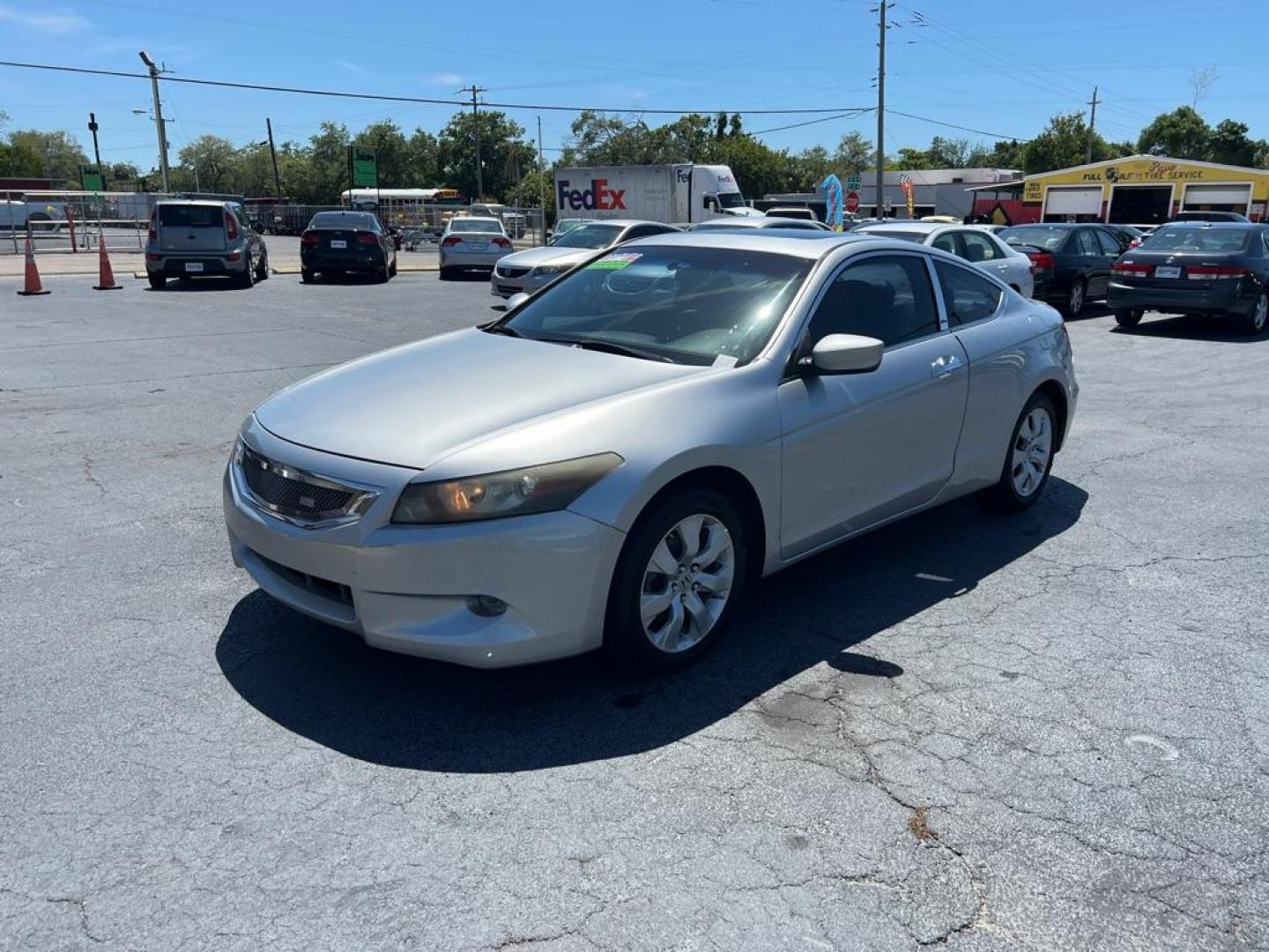 2008 SILVER HONDA ACCORD EXL (1HGCS22858A) with an 3.5L engine, Automatic transmission, located at 2929 9th St. West, Bradenton, 34205, (941) 242-2810, 27.473591, -82.570679 - Photo#3