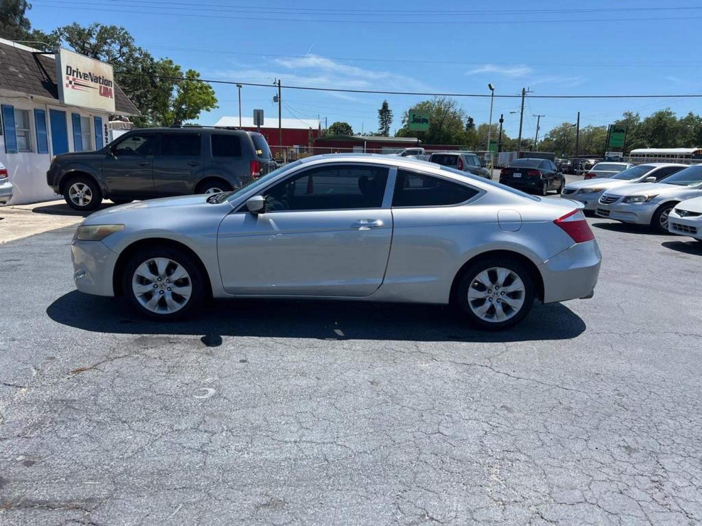 2008 SILVER HONDA ACCORD EXL (1HGCS22858A) with an 3.5L engine, Automatic transmission, located at 2929 9th St. West, Bradenton, 34205, (941) 242-2810, 27.473591, -82.570679 - Photo#4