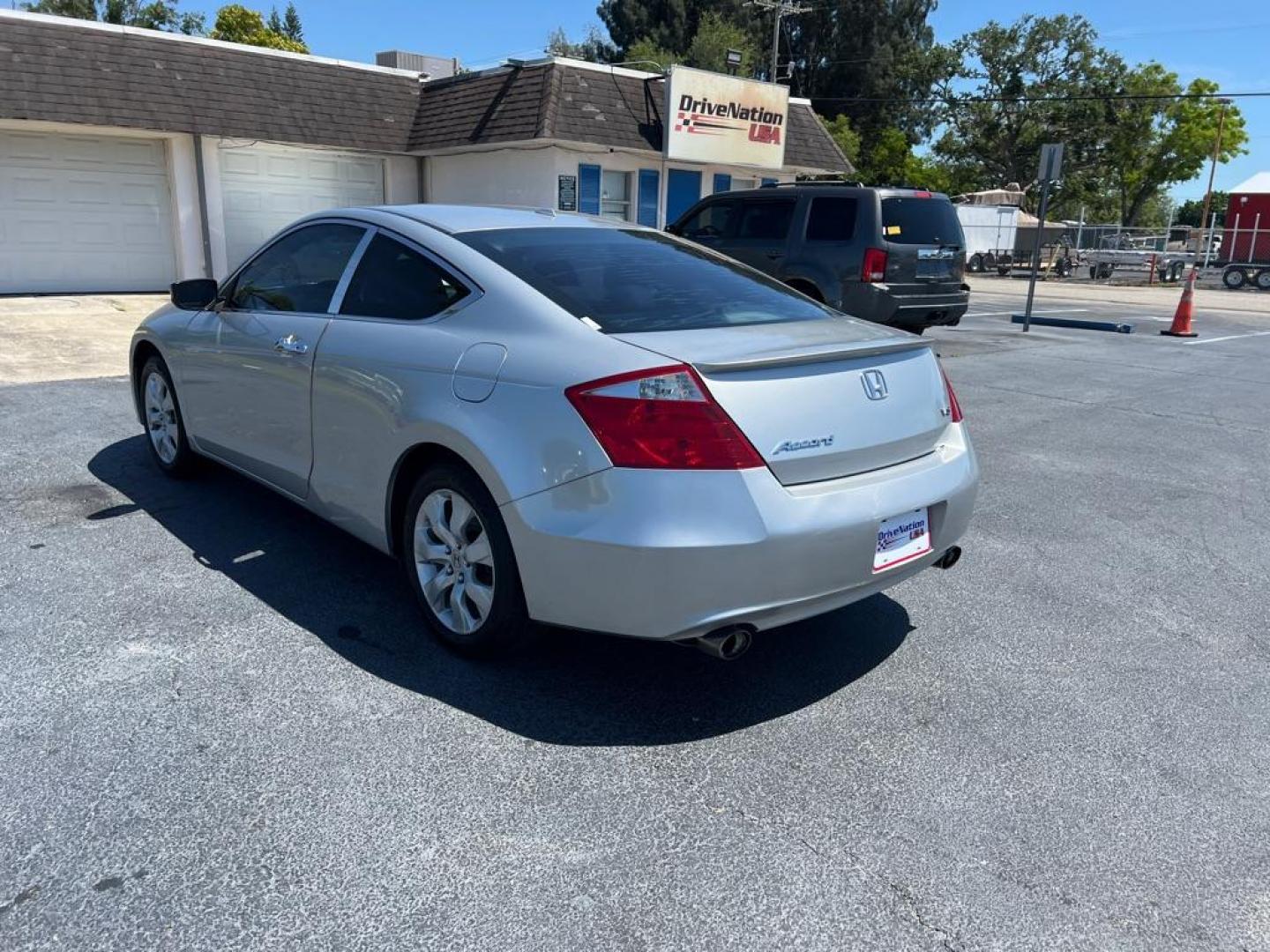 2008 SILVER HONDA ACCORD EXL (1HGCS22858A) with an 3.5L engine, Automatic transmission, located at 2929 9th St. West, Bradenton, 34205, (941) 242-2810, 27.473591, -82.570679 - Photo#5