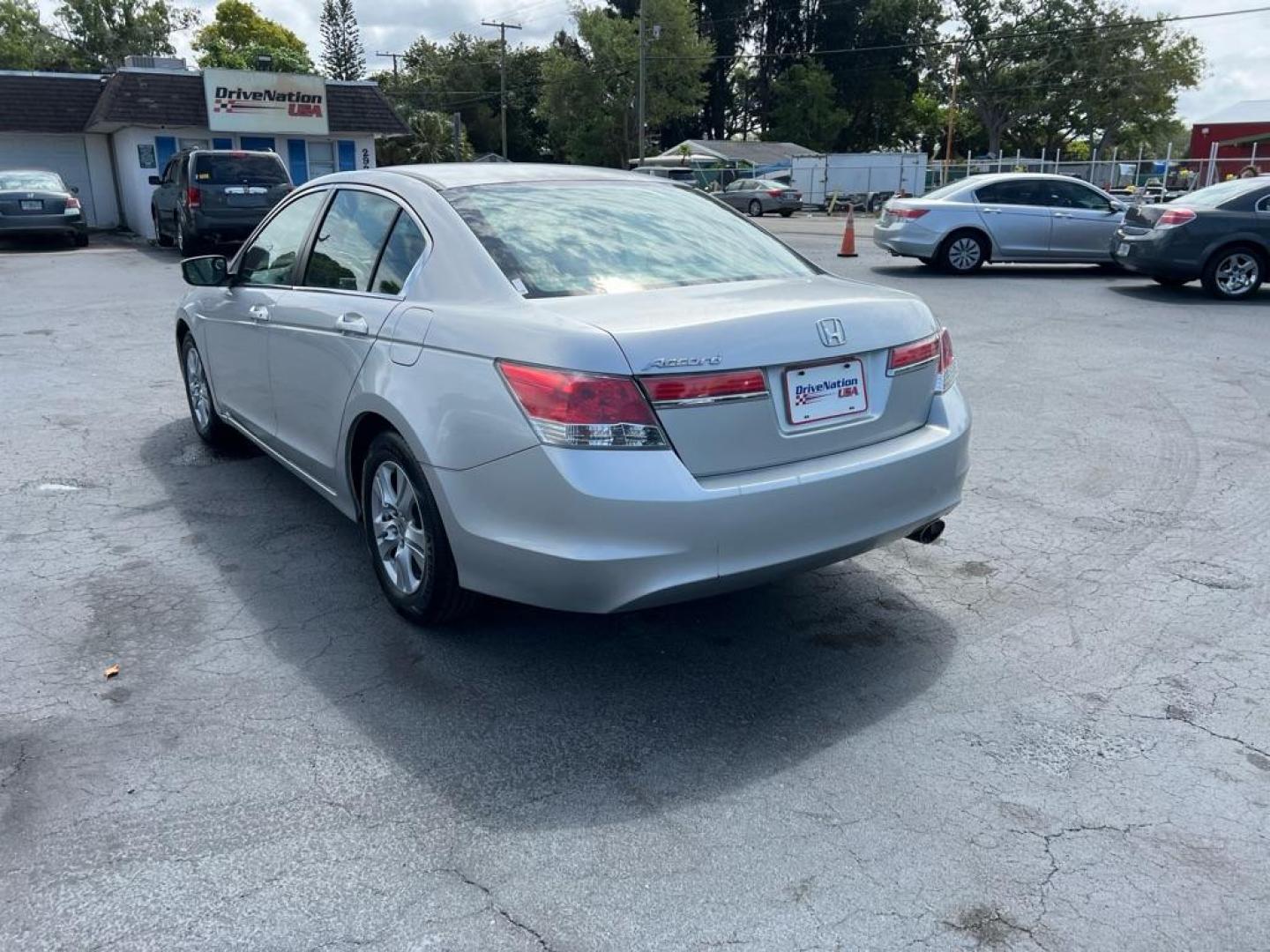 2012 SILVER HONDA ACCORD SE (1HGCP2F60CA) with an 2.4L engine, Automatic transmission, located at 2929 9th St. West, Bradenton, 34205, (941) 242-2810, 27.473591, -82.570679 - Photo#8