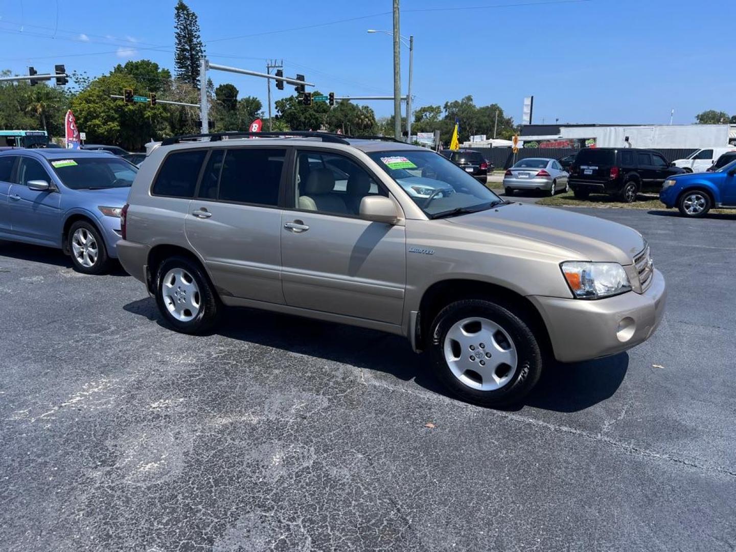 2005 GOLD TOYOTA HIGHLANDER LIMITED (JTEDP21A450) with an 3.3L engine, Automatic transmission, located at 2929 9th St. West, Bradenton, 34205, (941) 242-2810, 27.473591, -82.570679 - Photo#0