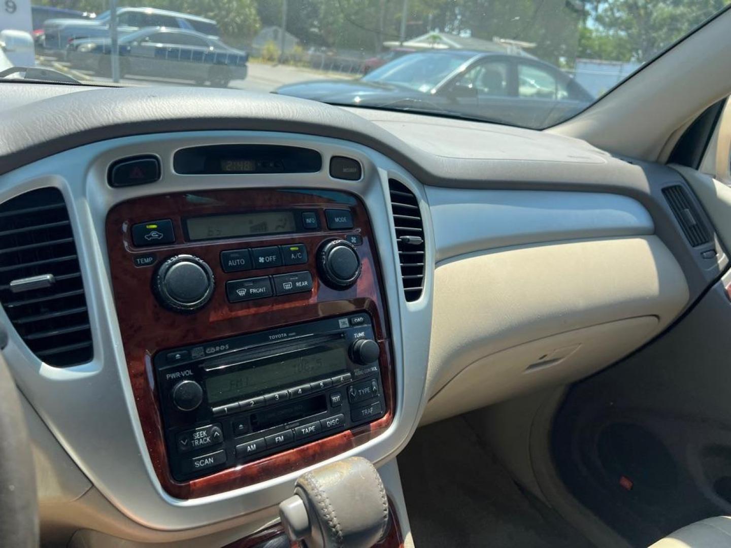 2005 GOLD TOYOTA HIGHLANDER LIMITED (JTEDP21A450) with an 3.3L engine, Automatic transmission, located at 2929 9th St. West, Bradenton, 34205, (941) 242-2810, 27.473591, -82.570679 - Photo#10