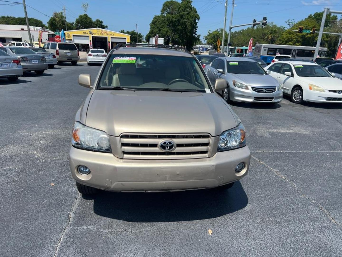 2005 GOLD TOYOTA HIGHLANDER LIMITED (JTEDP21A450) with an 3.3L engine, Automatic transmission, located at 2929 9th St. West, Bradenton, 34205, (941) 242-2810, 27.473591, -82.570679 - Photo#2