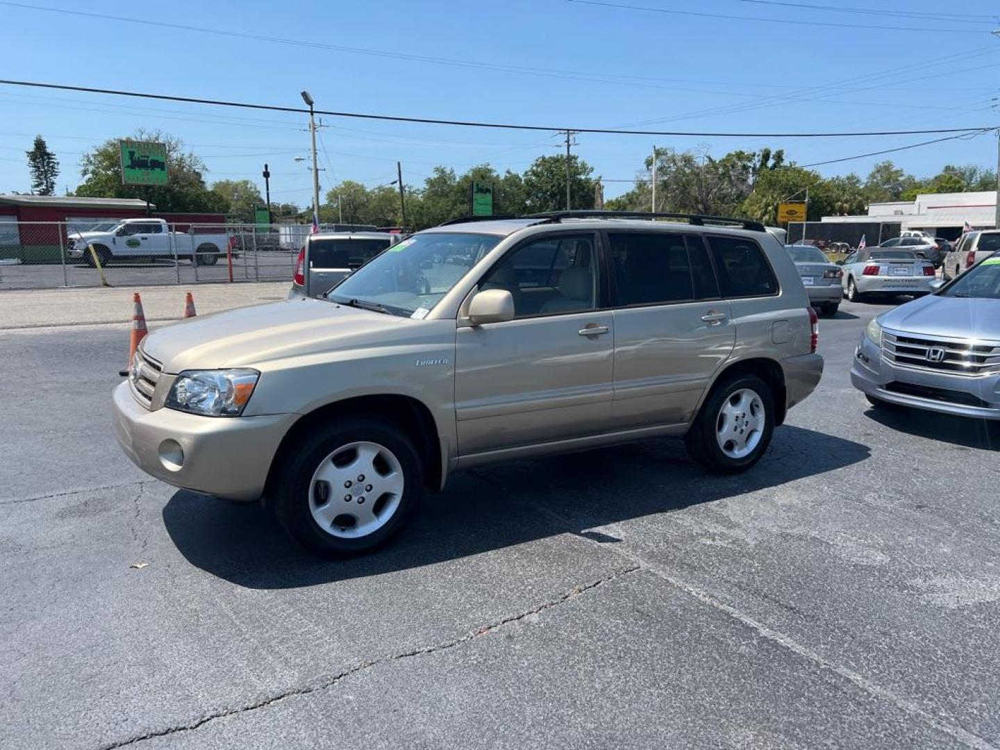 2005 GOLD TOYOTA HIGHLANDER LIMITED (JTEDP21A450) with an 3.3L engine, Automatic transmission, located at 2929 9th St. West, Bradenton, 34205, (941) 242-2810, 27.473591, -82.570679 - Photo#3