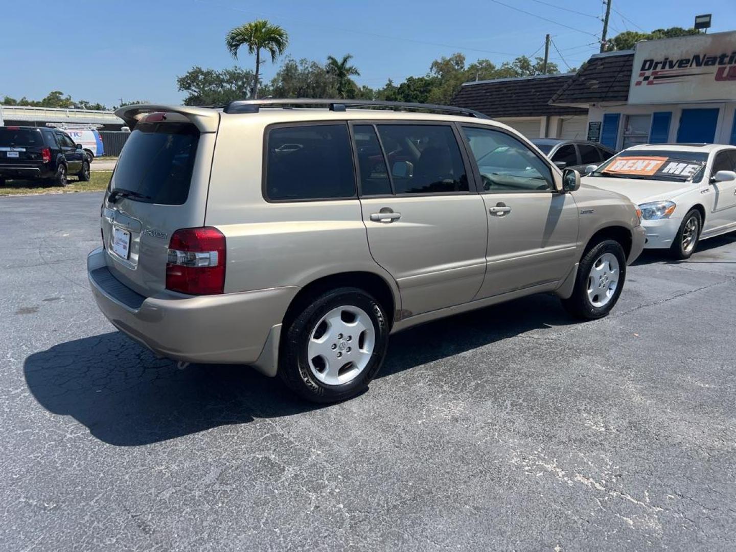 2005 GOLD TOYOTA HIGHLANDER LIMITED (JTEDP21A450) with an 3.3L engine, Automatic transmission, located at 2929 9th St. West, Bradenton, 34205, (941) 242-2810, 27.473591, -82.570679 - Photo#6