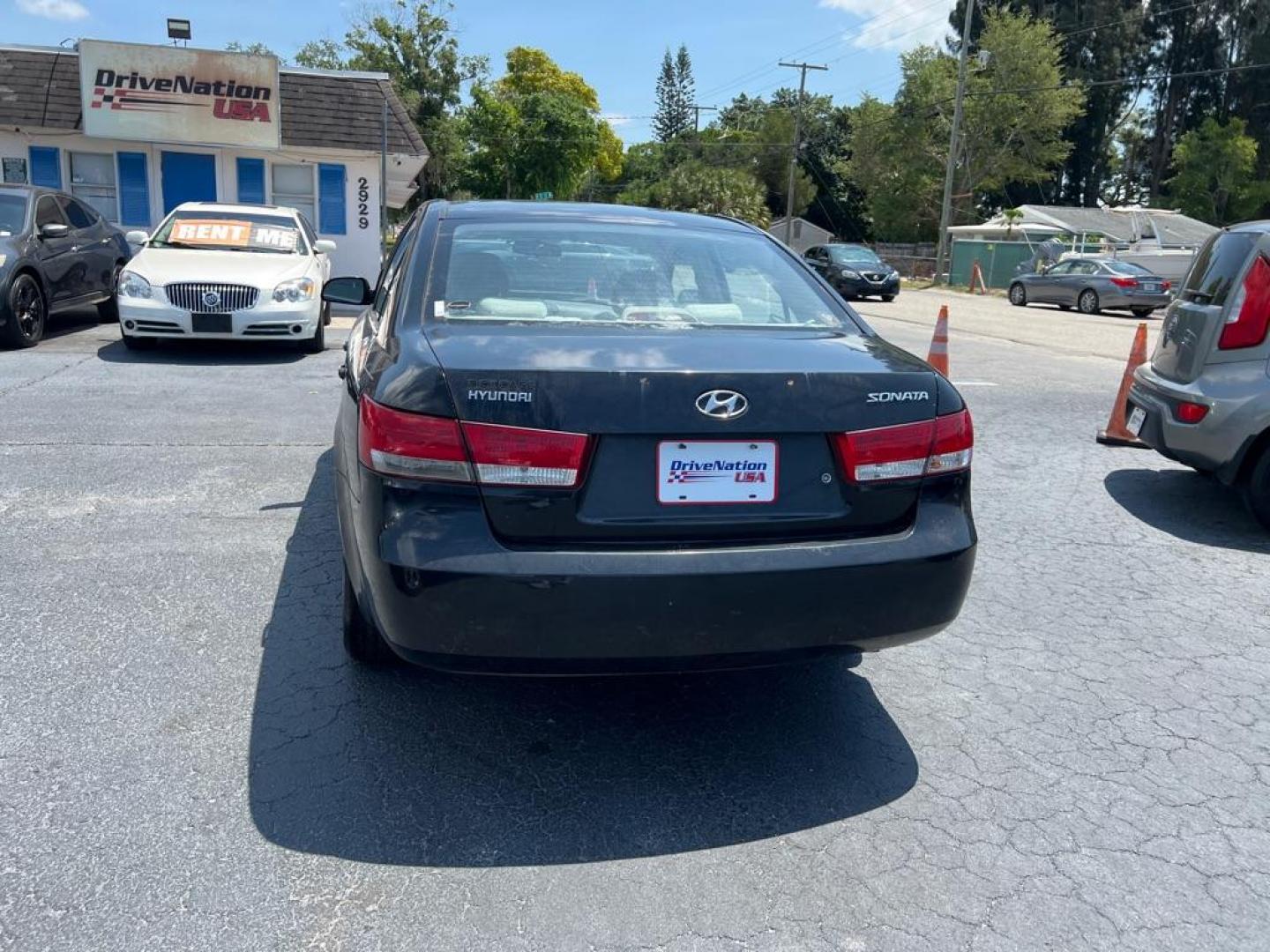 2007 BLACK HYUNDAI SONATA GLS (5NPET46C77H) with an 2.4L engine, Automatic transmission, located at 2929 9th St. West, Bradenton, 34205, (941) 242-2810, 27.473591, -82.570679 - Photo#5