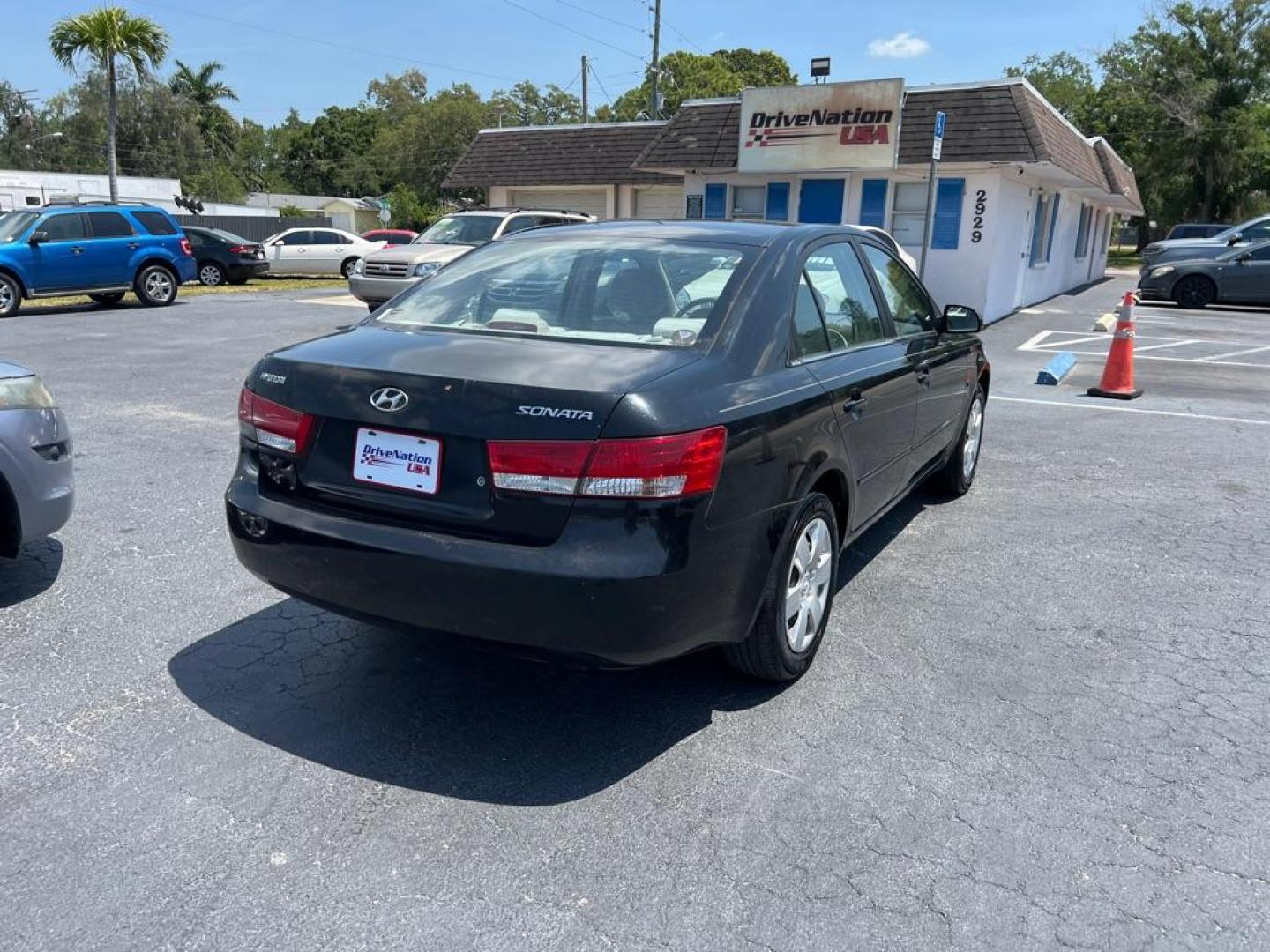 2007 BLACK HYUNDAI SONATA GLS (5NPET46C77H) with an 2.4L engine, Automatic transmission, located at 2929 9th St. West, Bradenton, 34205, (941) 242-2810, 27.473591, -82.570679 - Photo#6