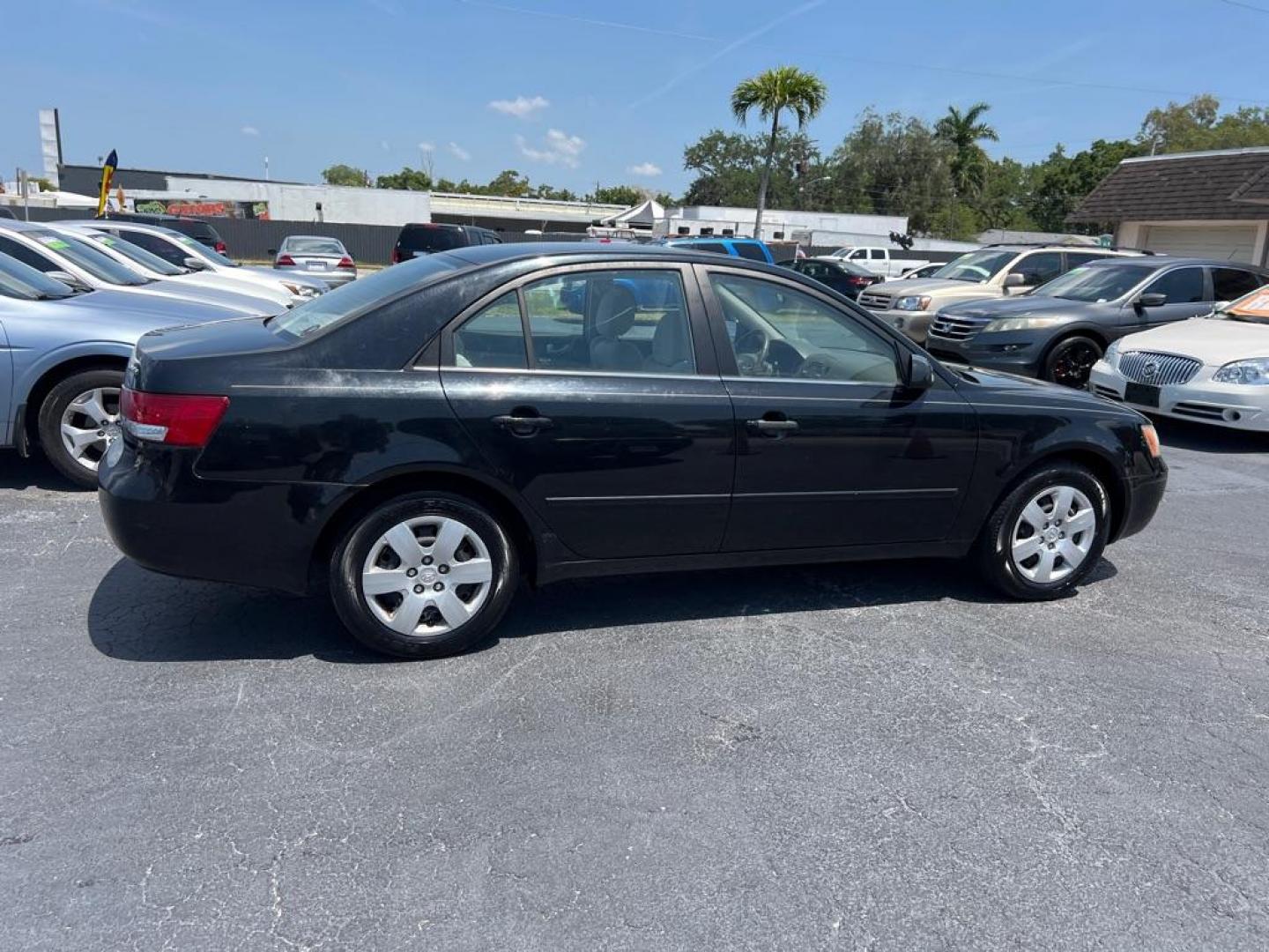 2007 BLACK HYUNDAI SONATA GLS (5NPET46C77H) with an 2.4L engine, Automatic transmission, located at 2929 9th St. West, Bradenton, 34205, (941) 242-2810, 27.473591, -82.570679 - Photo#7