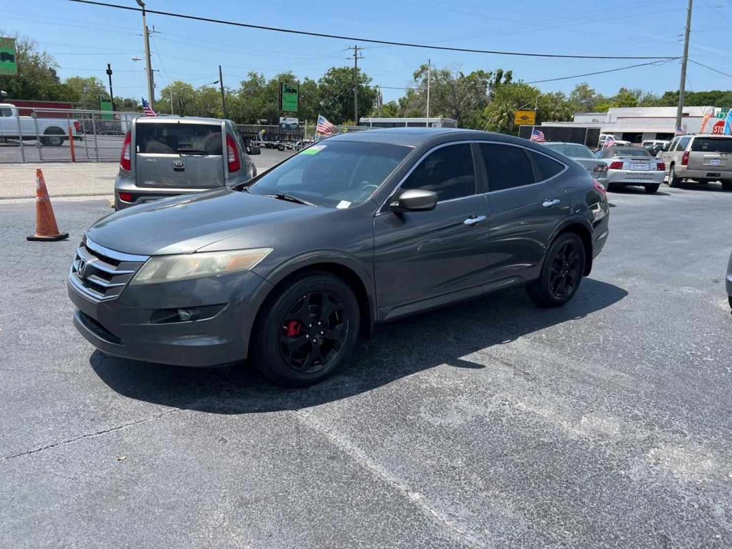 2010 GRAY HONDA ACCORD CROSSTOU EXL (5J6TF1H55AL) with an 3.5L engine, Automatic transmission, located at 2929 9th St. West, Bradenton, 34205, (941) 242-2810, 27.473591, -82.570679 - Thanks for inquring into DriveNation USA! All vehicles listed can be viewed at www.drivenationusa.com for vehicle history reports and additonal info. We cannot quote any terms such as down payments or monthly payments without an application. You can apply directly at www.drivenationusa.com or by con - Photo#4