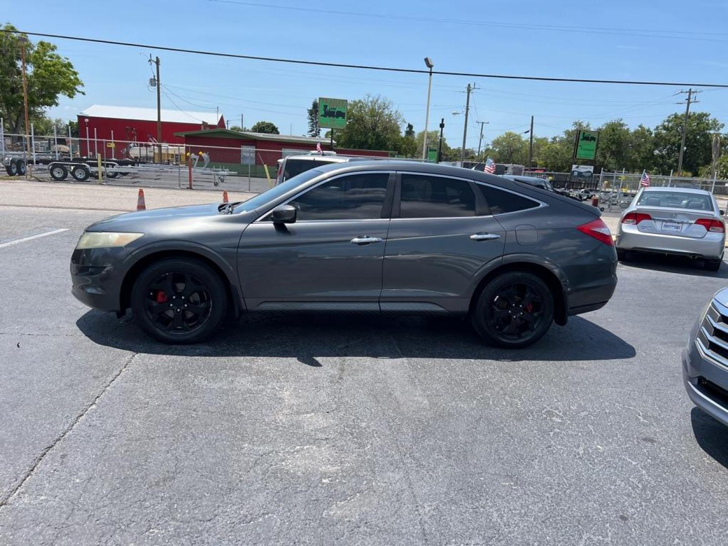 2010 GRAY HONDA ACCORD CROSSTOU EXL (5J6TF1H55AL) with an 3.5L engine, Automatic transmission, located at 2929 9th St. West, Bradenton, 34205, (941) 242-2810, 27.473591, -82.570679 - Thanks for inquring into DriveNation USA! All vehicles listed can be viewed at www.drivenationusa.com for vehicle history reports and additonal info. We cannot quote any terms such as down payments or monthly payments without an application. You can apply directly at www.drivenationusa.com or by con - Photo#5