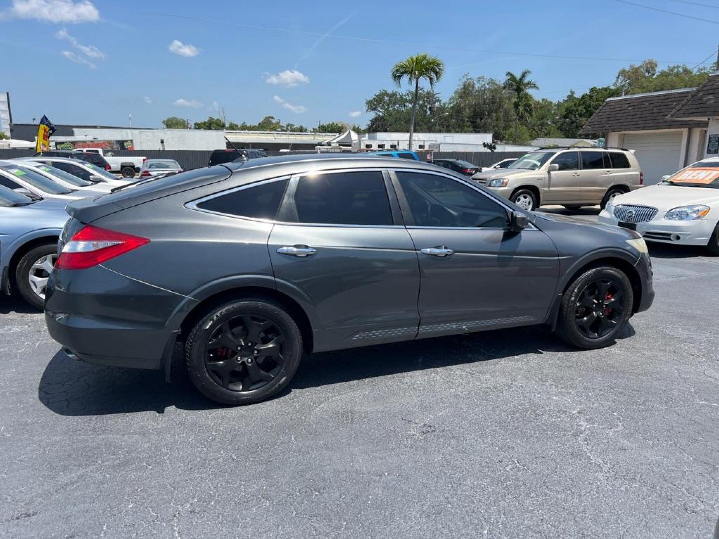 2010 GRAY HONDA ACCORD CROSSTOU EXL (5J6TF1H55AL) with an 3.5L engine, Automatic transmission, located at 2929 9th St. West, Bradenton, 34205, (941) 242-2810, 27.473591, -82.570679 - Thanks for inquring into DriveNation USA! All vehicles listed can be viewed at www.drivenationusa.com for vehicle history reports and additonal info. We cannot quote any terms such as down payments or monthly payments without an application. You can apply directly at www.drivenationusa.com or by con - Photo#8