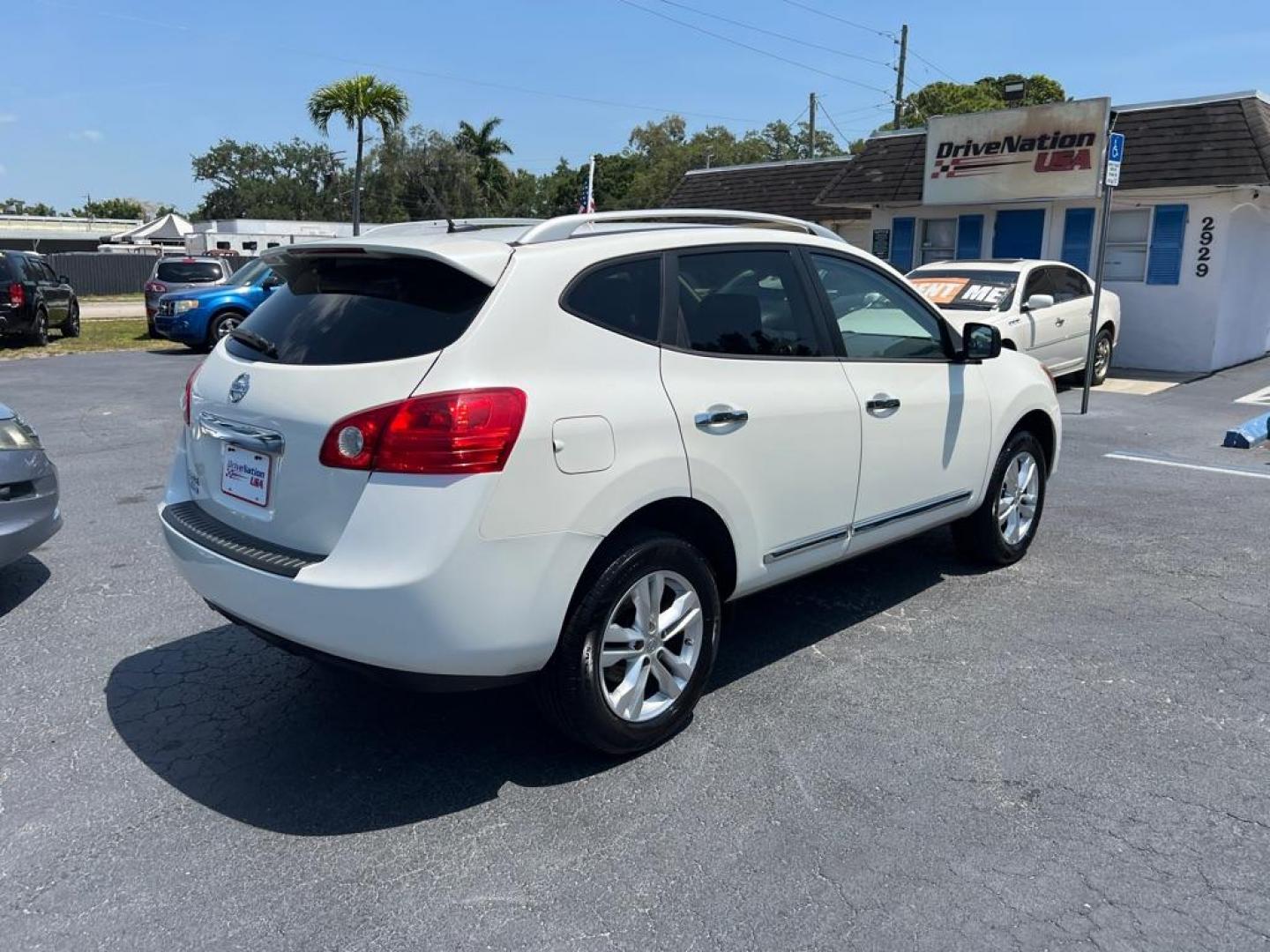 2015 WHITE NISSAN ROGUE SELECT S (JN8AS5MTXFW) with an 2.5L engine, Continuously Variable transmission, located at 2929 9th St. West, Bradenton, 34205, (941) 242-2810, 27.473591, -82.570679 - Photo#6