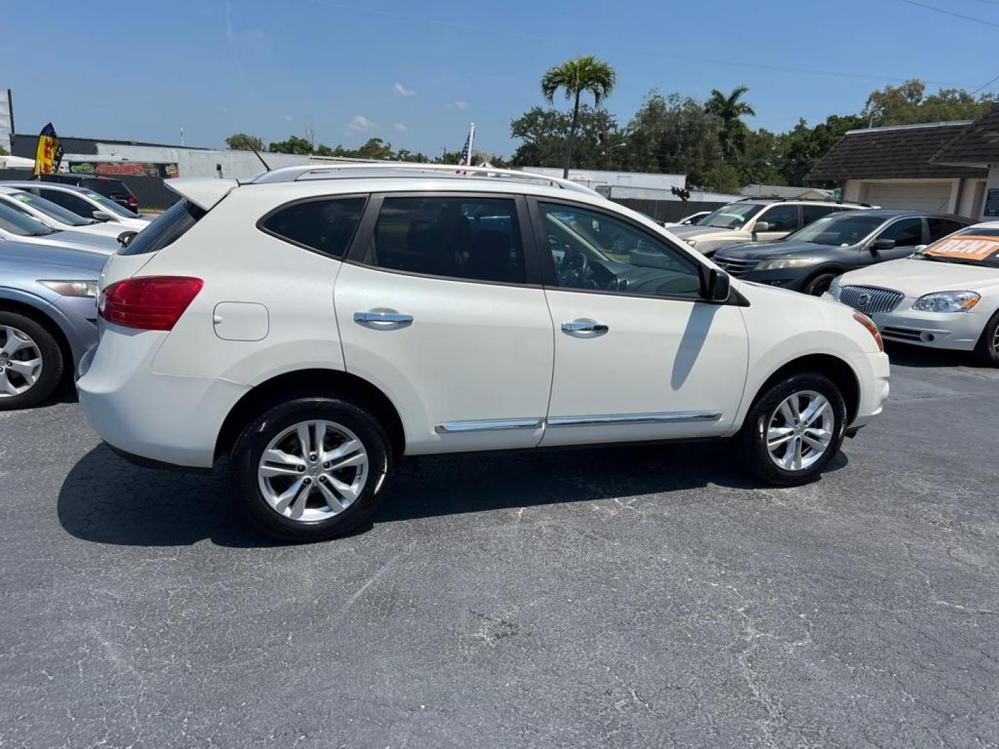 2015 WHITE NISSAN ROGUE SELECT S (JN8AS5MTXFW) with an 2.5L engine, Continuously Variable transmission, located at 2929 9th St. West, Bradenton, 34205, (941) 242-2810, 27.473591, -82.570679 - Photo#7