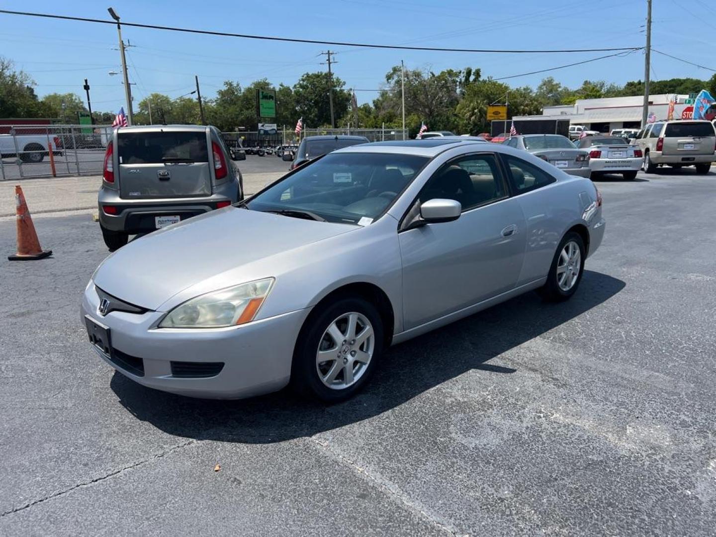 2005 SILVER HONDA ACCORD SE (1HGCM82485A) with an 3.0L engine, Automatic transmission, located at 2929 9th St. West, Bradenton, 34205, (941) 242-2810, 27.473591, -82.570679 - Photo#4