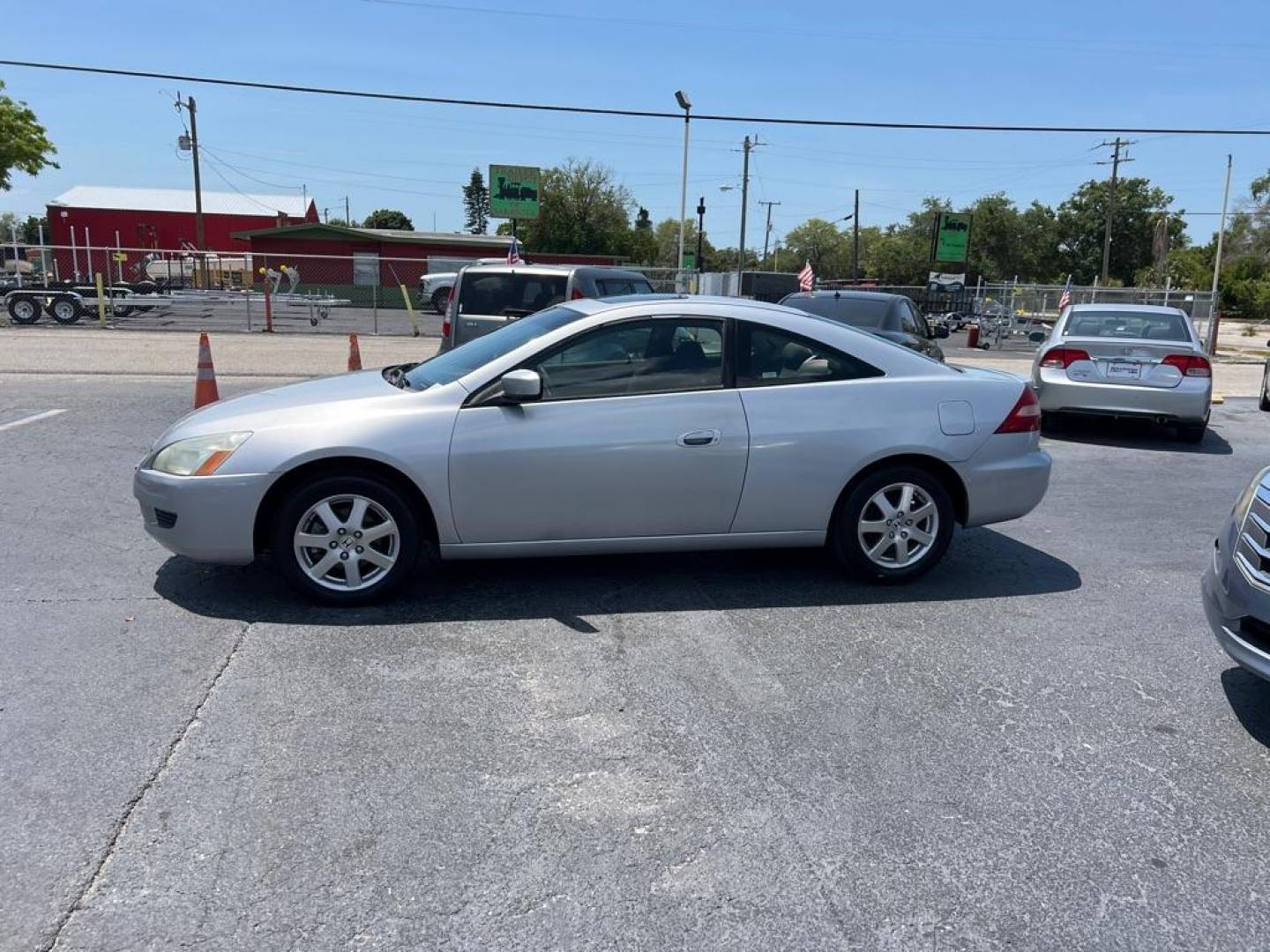 2005 SILVER HONDA ACCORD SE (1HGCM82485A) with an 3.0L engine, Automatic transmission, located at 2929 9th St. West, Bradenton, 34205, (941) 242-2810, 27.473591, -82.570679 - Photo#5