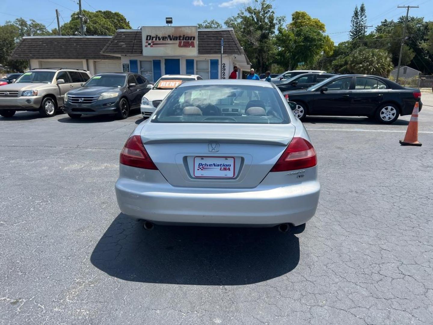 2005 SILVER HONDA ACCORD SE (1HGCM82485A) with an 3.0L engine, Automatic transmission, located at 2929 9th St. West, Bradenton, 34205, (941) 242-2810, 27.473591, -82.570679 - Photo#7