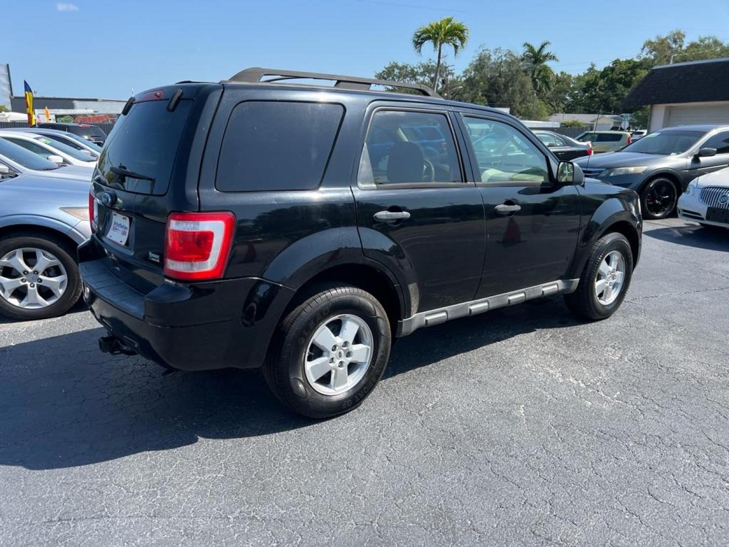 2010 BLACK FORD ESCAPE XLT (1FMCU0DG5AK) with an 3.0L engine, Automatic transmission, located at 2929 9th St. West, Bradenton, 34205, (941) 242-2810, 27.473591, -82.570679 - Photo#8