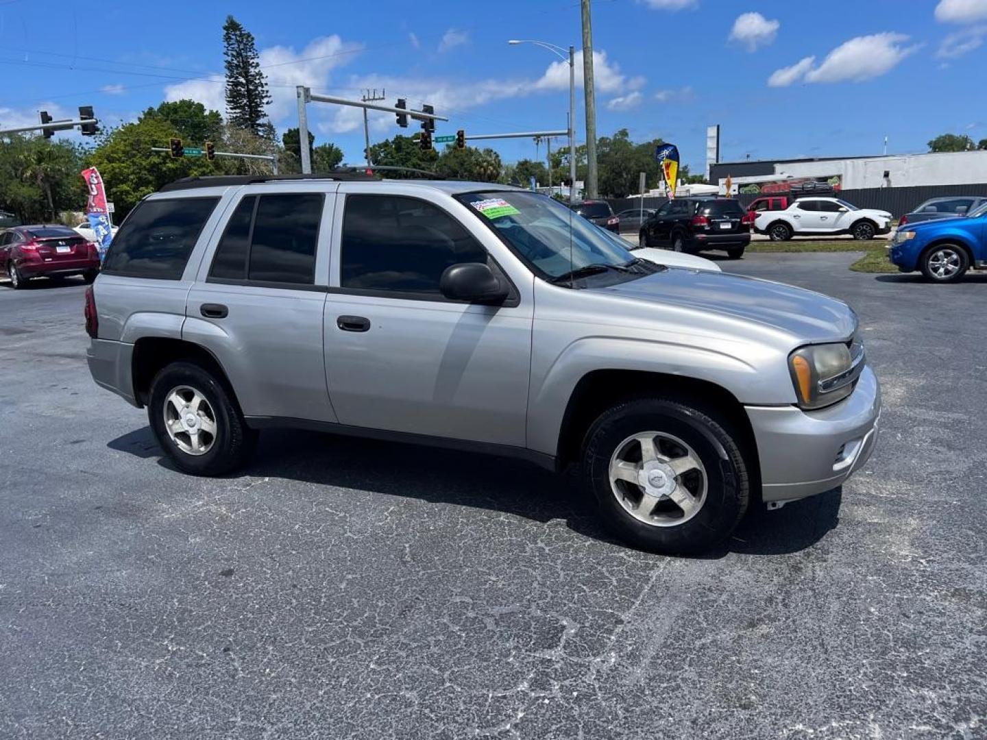 2006 SILVER CHEVROLET TRAILBLAZER LS (1GNDS13S262) with an 4.2L engine, Automatic transmission, located at 2929 9th St. West, Bradenton, 34205, (941) 242-2810, 27.473591, -82.570679 - Photo#0