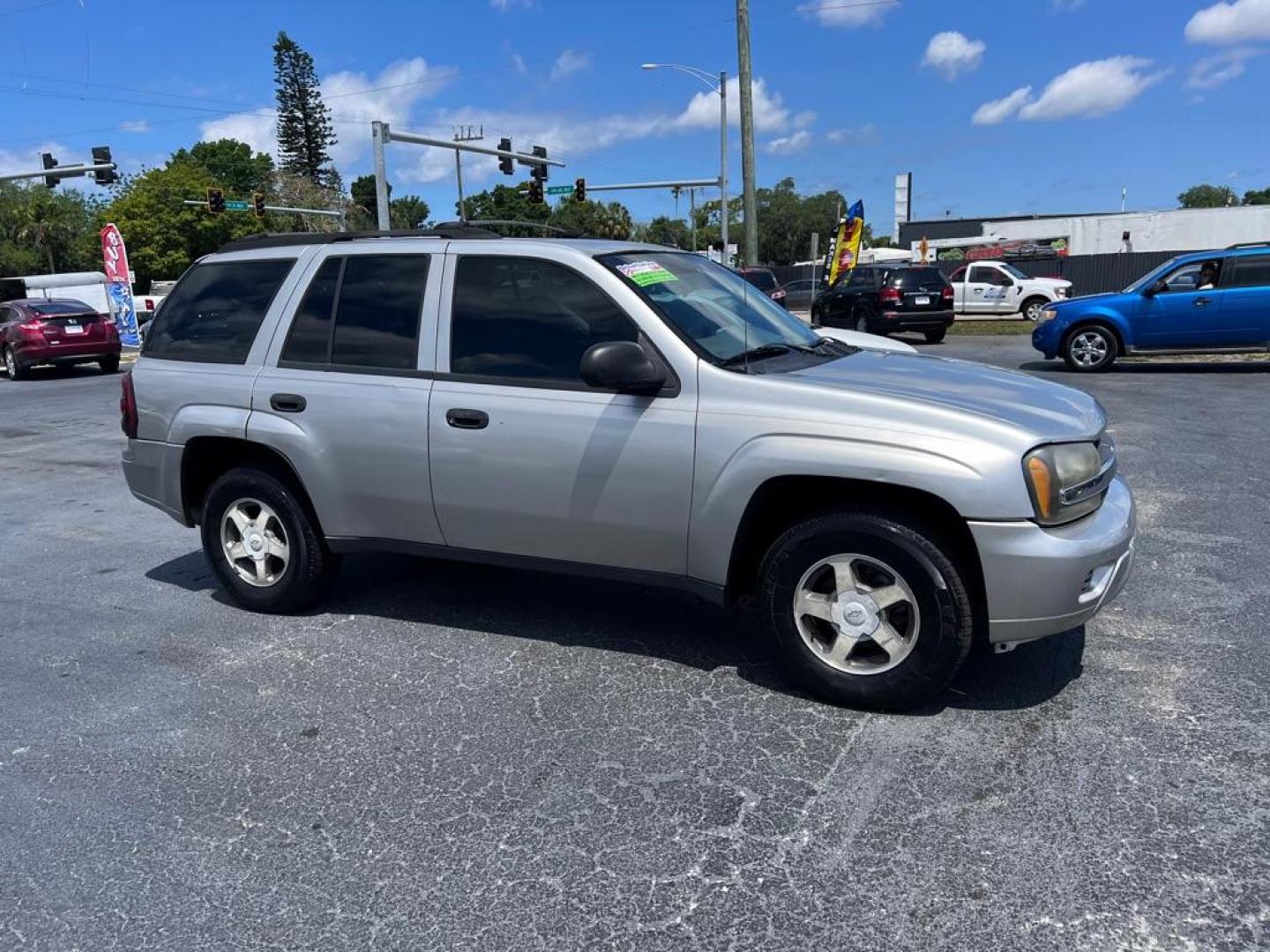 2006 SILVER CHEVROLET TRAILBLAZER LS (1GNDS13S262) with an 4.2L engine, Automatic transmission, located at 2929 9th St. West, Bradenton, 34205, (941) 242-2810, 27.473591, -82.570679 - Photo#1