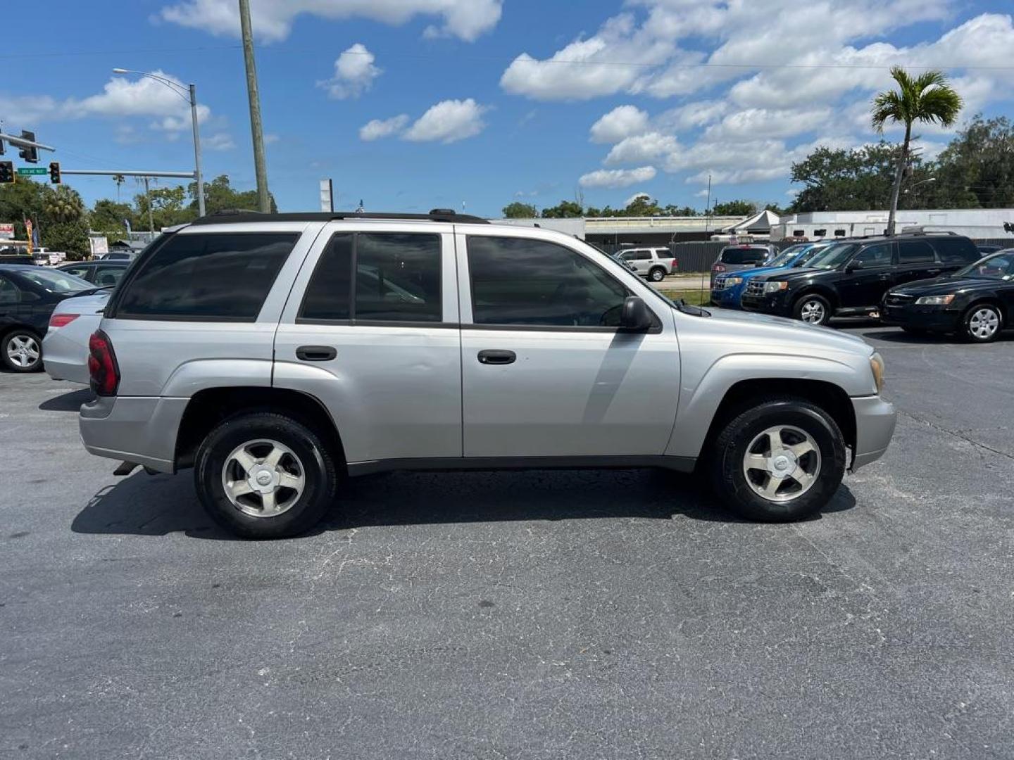 2006 SILVER CHEVROLET TRAILBLAZER LS (1GNDS13S262) with an 4.2L engine, Automatic transmission, located at 2929 9th St. West, Bradenton, 34205, (941) 242-2810, 27.473591, -82.570679 - Photo#7