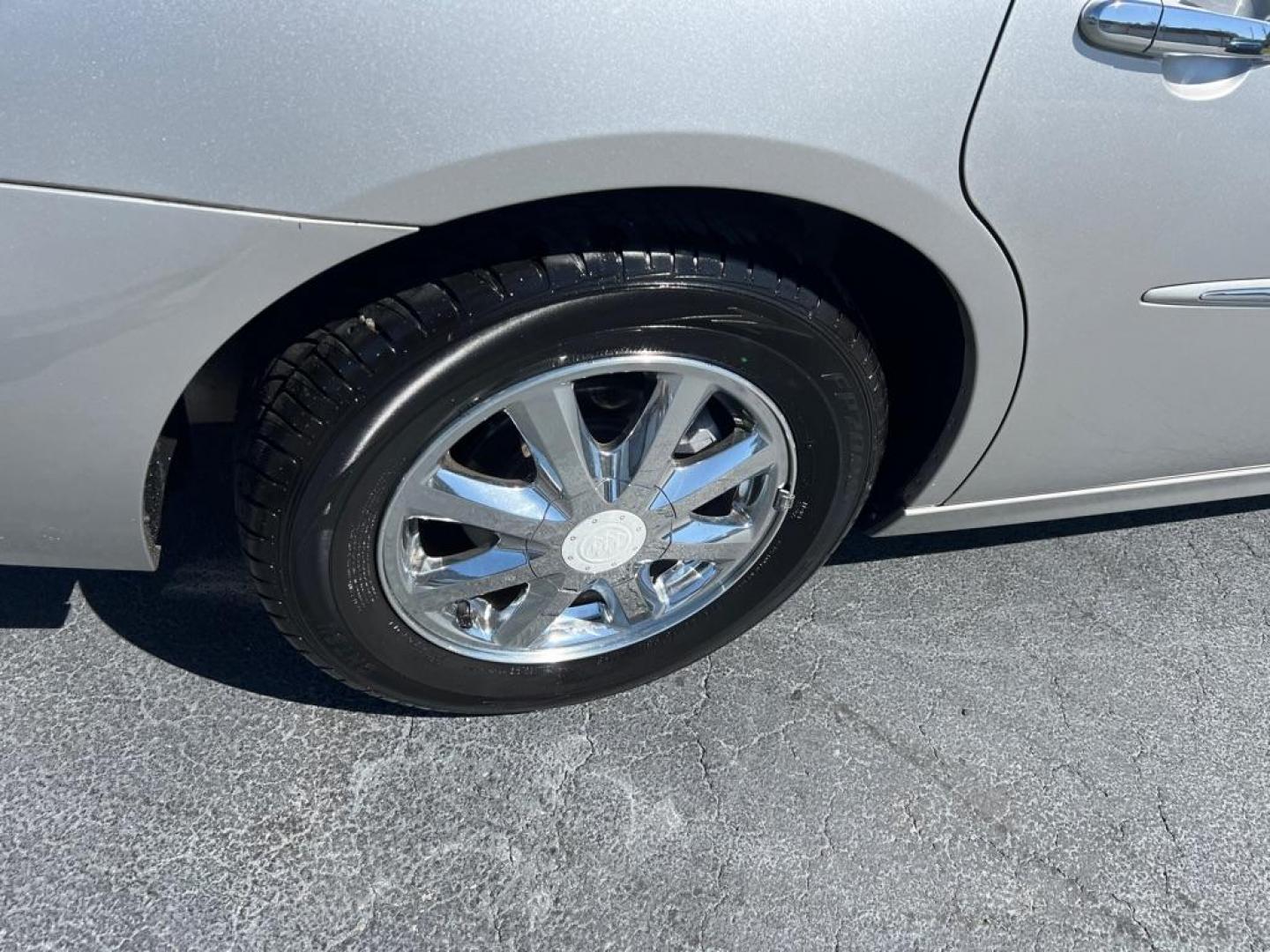 2006 SILVER BUICK LACROSSE CXL (2G4WD582161) with an 3.8L engine, Automatic transmission, located at 2929 9th St. West, Bradenton, 34205, (941) 242-2810, 27.473591, -82.570679 - Photo#9