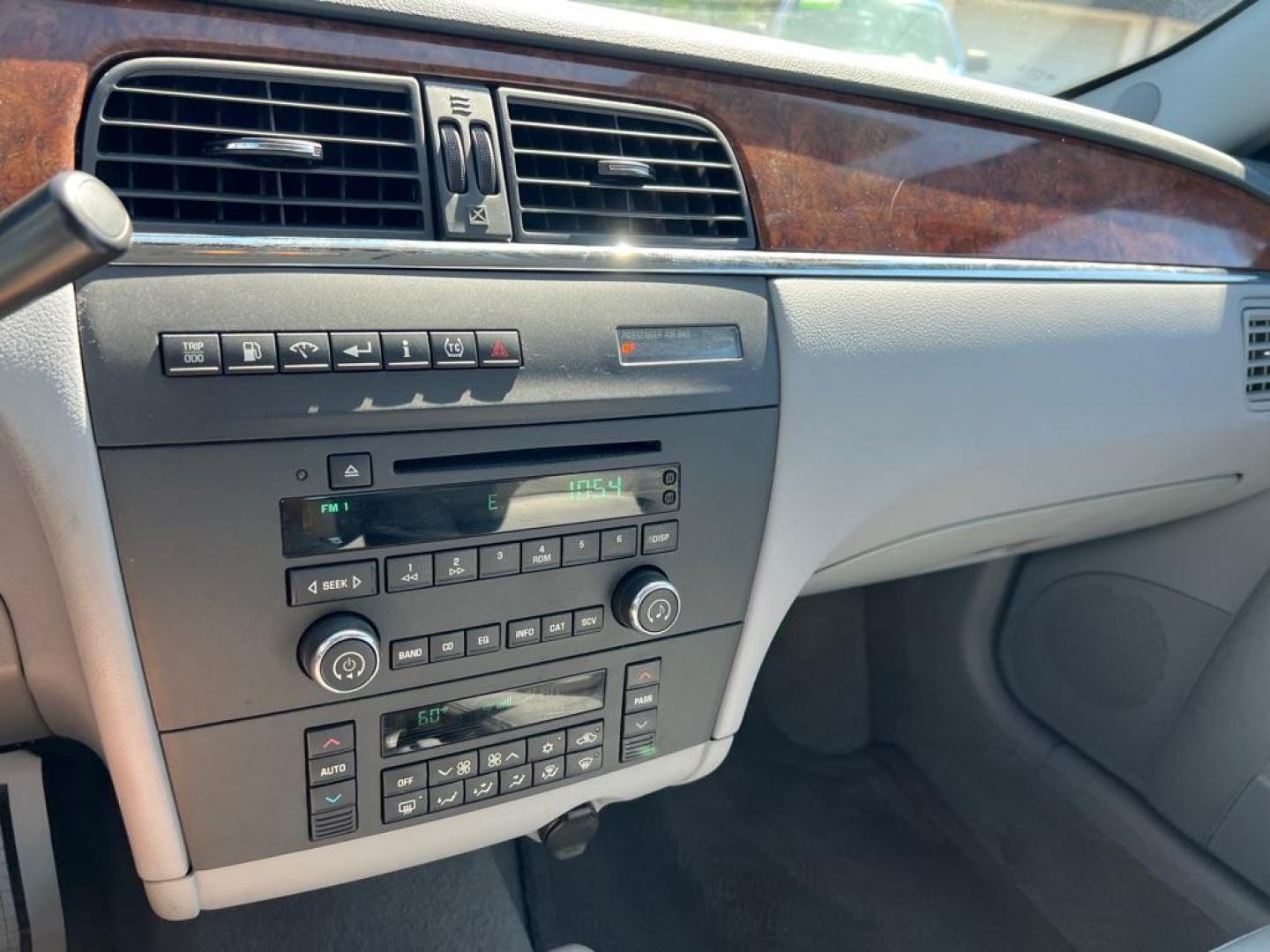 2006 SILVER BUICK LACROSSE CXL (2G4WD582161) with an 3.8L engine, Automatic transmission, located at 2929 9th St. West, Bradenton, 34205, (941) 242-2810, 27.473591, -82.570679 - Photo#12