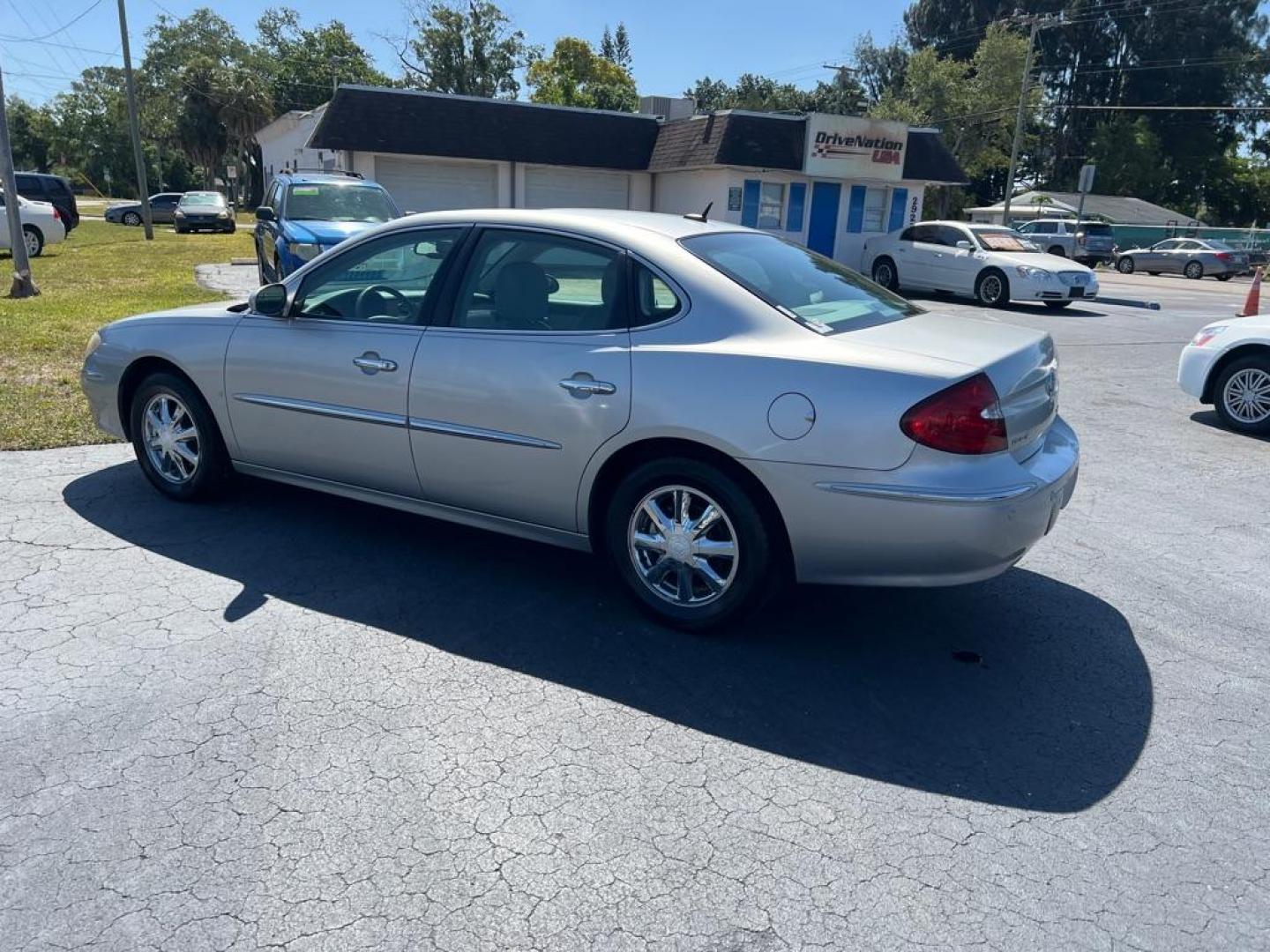 2006 SILVER BUICK LACROSSE CXL (2G4WD582161) with an 3.8L engine, Automatic transmission, located at 2929 9th St. West, Bradenton, 34205, (941) 242-2810, 27.473591, -82.570679 - Photo#5