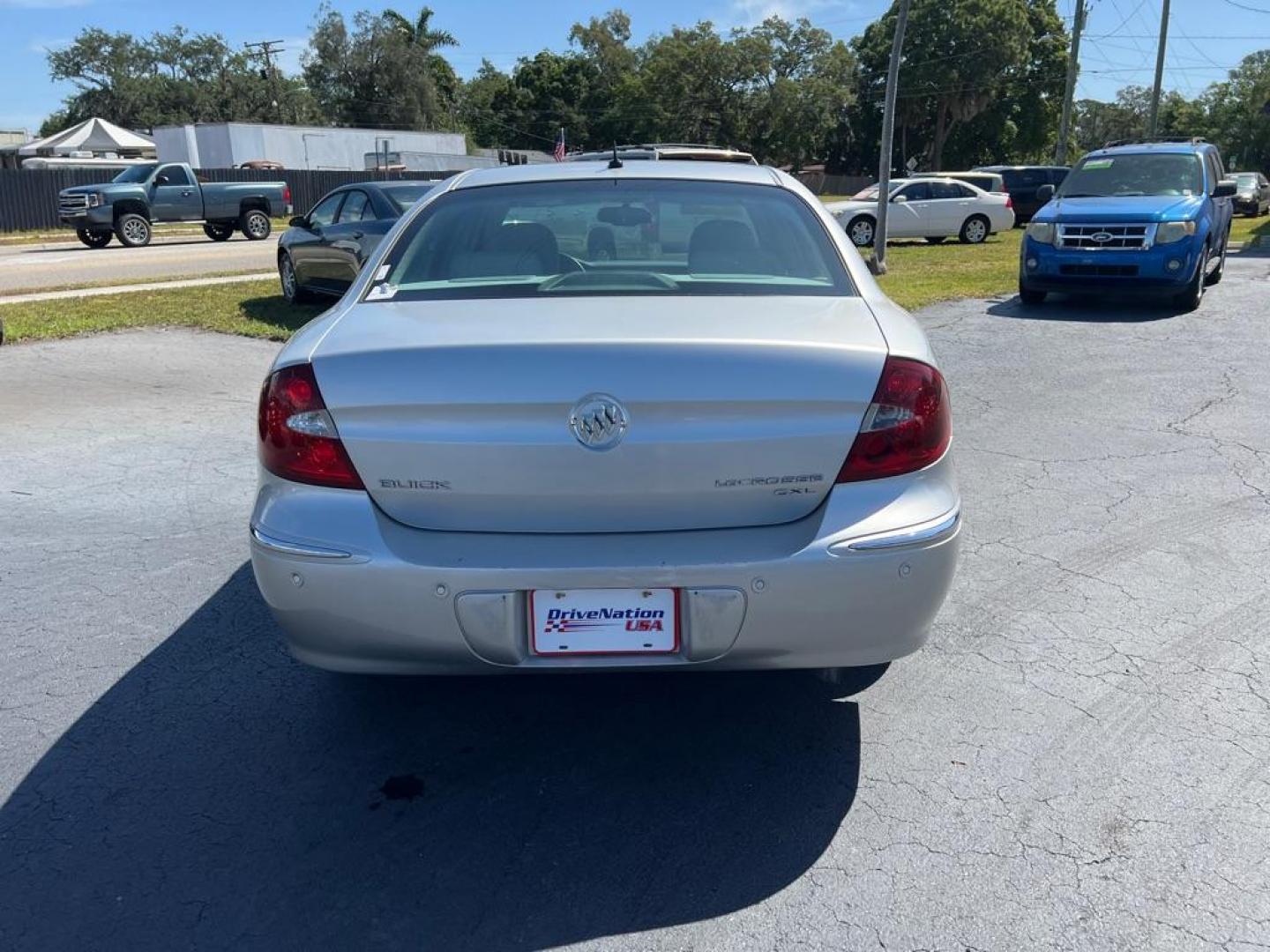 2006 SILVER BUICK LACROSSE CXL (2G4WD582161) with an 3.8L engine, Automatic transmission, located at 2929 9th St. West, Bradenton, 34205, (941) 242-2810, 27.473591, -82.570679 - Photo#6