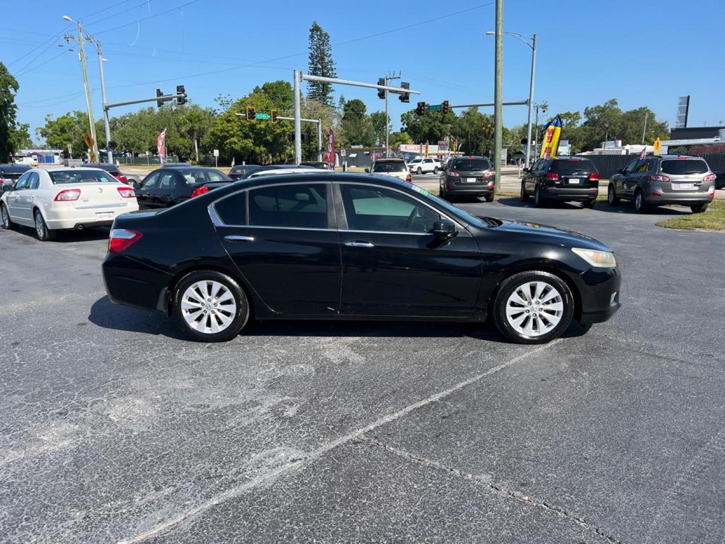 2013 BLACK HONDA ACCORD EXL (1HGCR2F89DA) with an 2.4L engine, Continuously Variable transmission, located at 2929 9th St. West, Bradenton, 34205, (941) 242-2810, 27.473591, -82.570679 - Photo#7