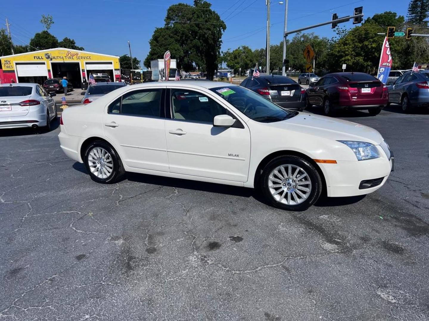 2008 WHITE MERCURY MILAN PREMIER (3MEHM08168R) with an 3.0L engine, Automatic transmission, located at 2929 9th St. West, Bradenton, 34205, (941) 242-2810, 27.473591, -82.570679 - Photo#0