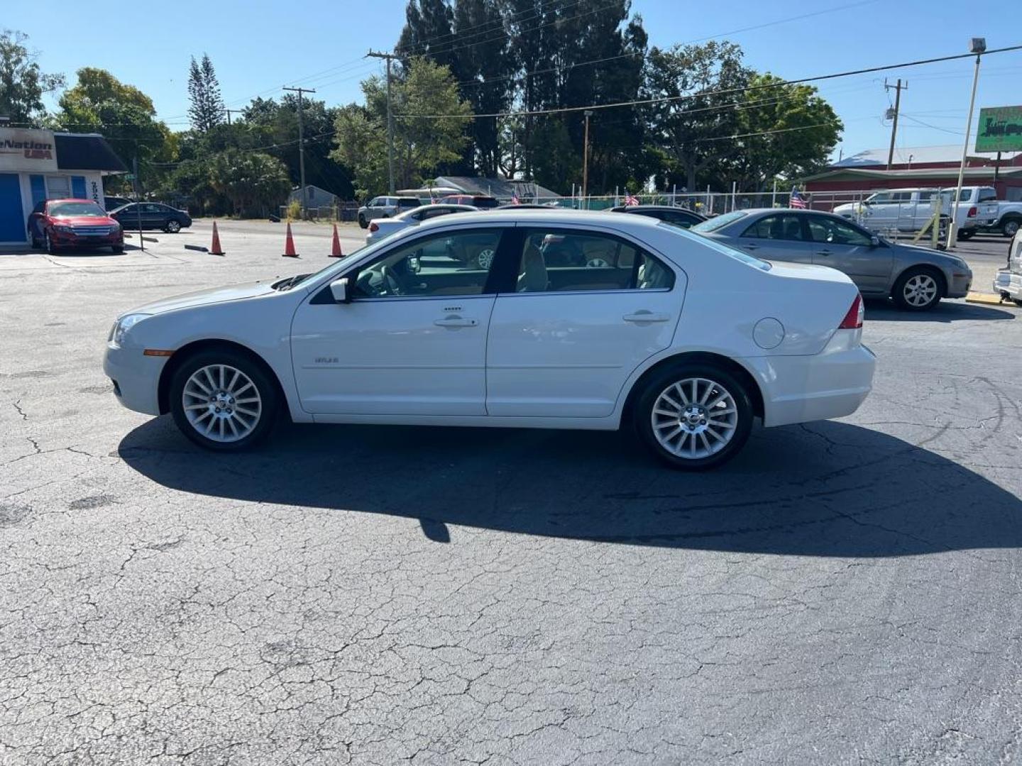 2008 WHITE MERCURY MILAN PREMIER (3MEHM08168R) with an 3.0L engine, Automatic transmission, located at 2929 9th St. West, Bradenton, 34205, (941) 242-2810, 27.473591, -82.570679 - Photo#4