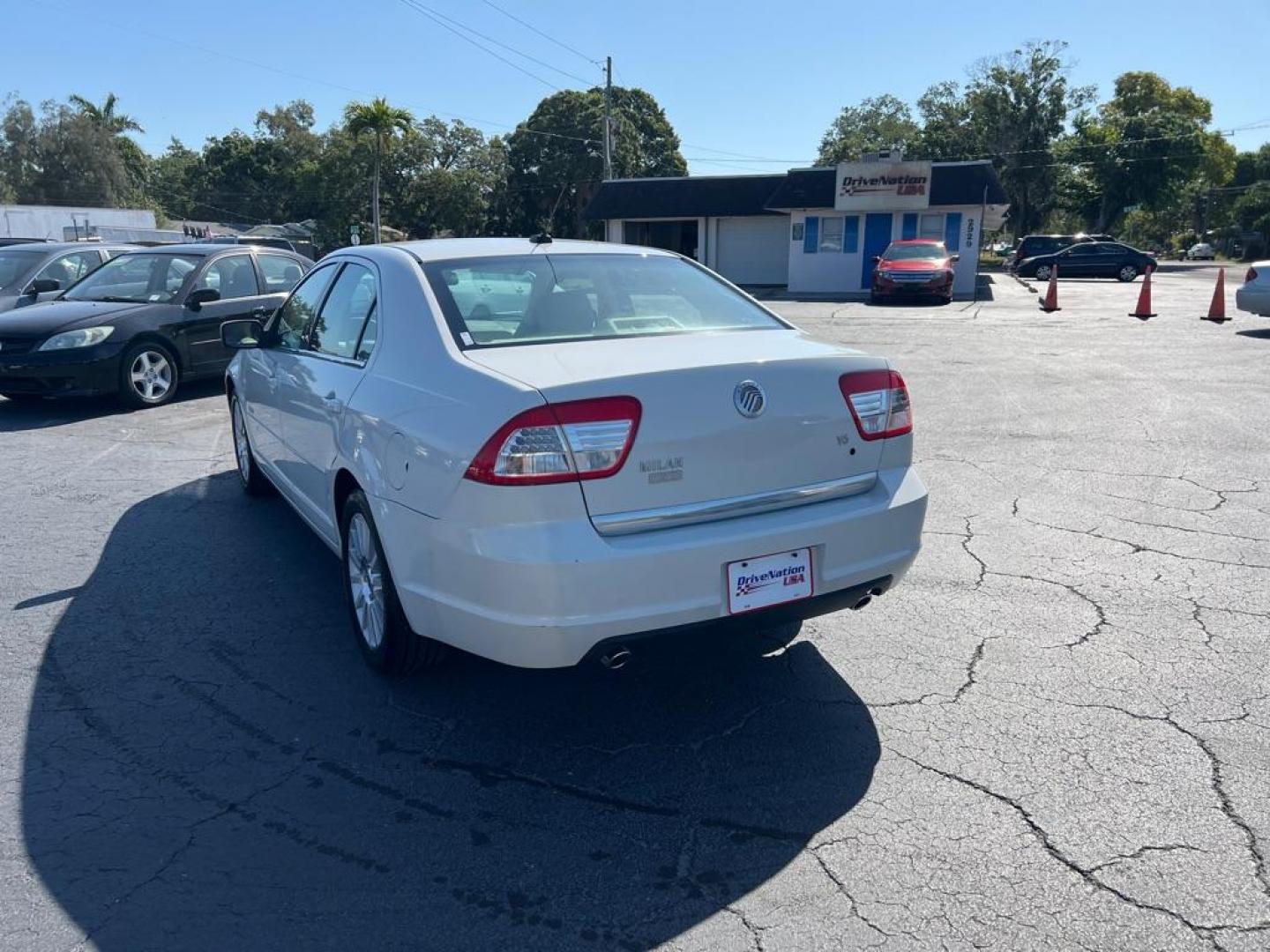 2008 WHITE MERCURY MILAN PREMIER (3MEHM08168R) with an 3.0L engine, Automatic transmission, located at 2929 9th St. West, Bradenton, 34205, (941) 242-2810, 27.473591, -82.570679 - Photo#5