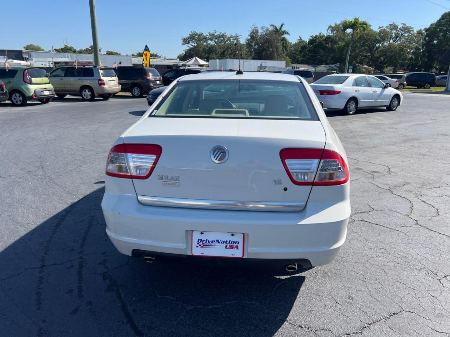 2008 WHITE MERCURY MILAN PREMIER (3MEHM08168R) with an 3.0L engine, Automatic transmission, located at 2929 9th St. West, Bradenton, 34205, (941) 242-2810, 27.473591, -82.570679 - Photo#6