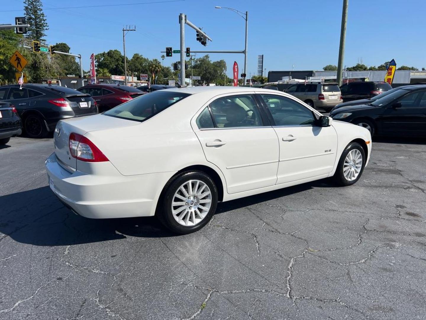 2008 WHITE MERCURY MILAN PREMIER (3MEHM08168R) with an 3.0L engine, Automatic transmission, located at 2929 9th St. West, Bradenton, 34205, (941) 242-2810, 27.473591, -82.570679 - Photo#7