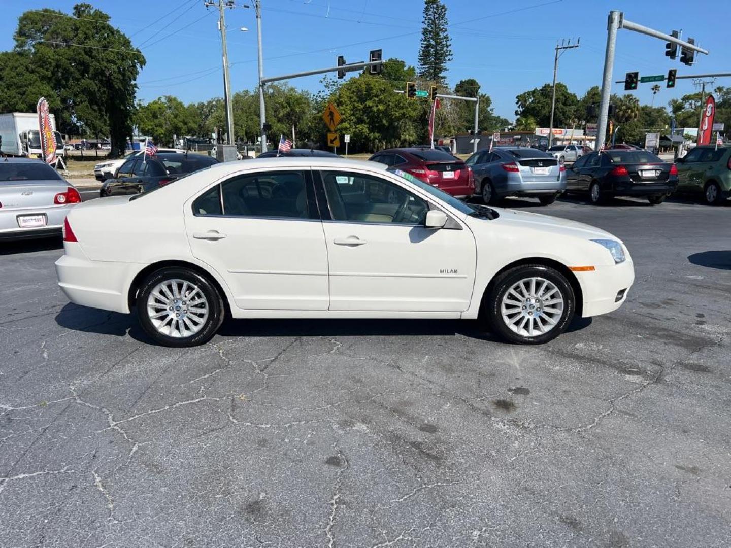 2008 WHITE MERCURY MILAN PREMIER (3MEHM08168R) with an 3.0L engine, Automatic transmission, located at 2929 9th St. West, Bradenton, 34205, (941) 242-2810, 27.473591, -82.570679 - Photo#8