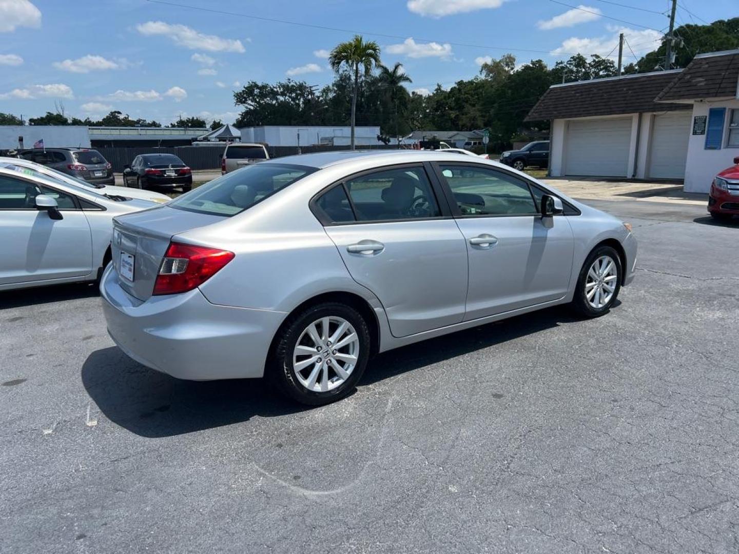 2012 SILVER HONDA CIVIC EXL (19XFB2F9XCE) with an 1.8L engine, Automatic transmission, located at 2929 9th St. West, Bradenton, 34205, (941) 242-2810, 27.473591, -82.570679 - Photo#6