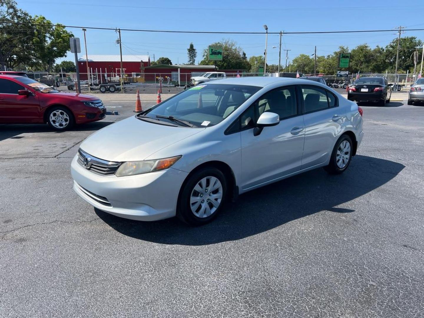 2012 SILVER HONDA CIVIC LX (19XFB2F5XCE) with an 1.8L engine, Automatic transmission, located at 2929 9th St. West, Bradenton, 34205, (941) 242-2810, 27.473591, -82.570679 - Photo#4