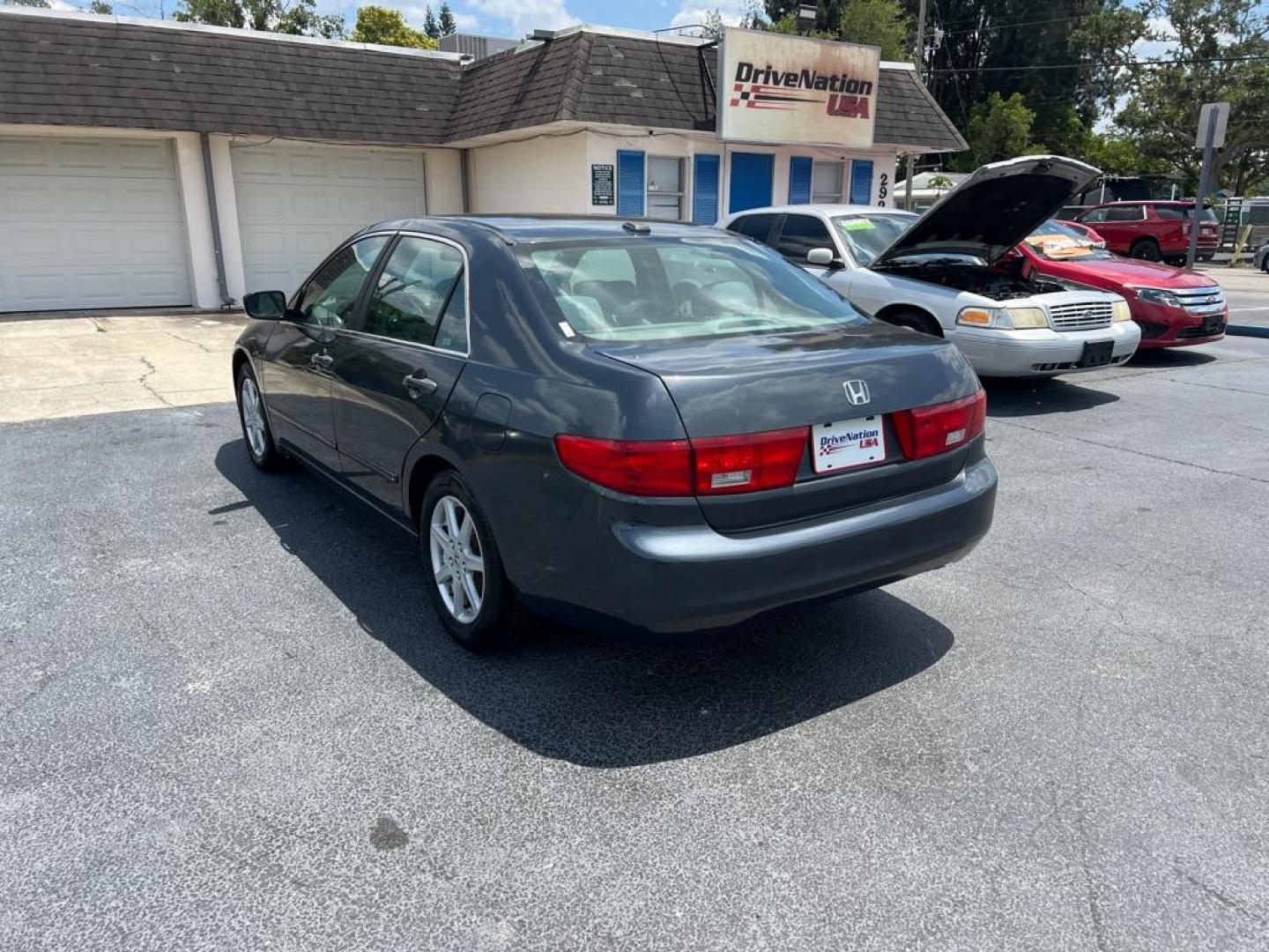 2005 GRAY HONDA ACCORD EX (1HGCM56895A) with an 2.4L engine, Automatic transmission, located at 2929 9th St. West, Bradenton, 34205, (941) 242-2810, 27.473591, -82.570679 - Photo#5